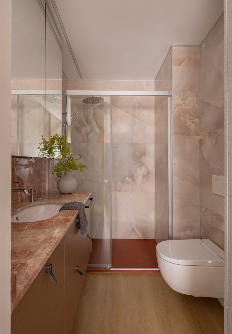 salle de bain marbre rose décoration contemporaine appartement rénové 70m2 salle de bain marbre rose décoration contemporaine appartement rénové 70m2