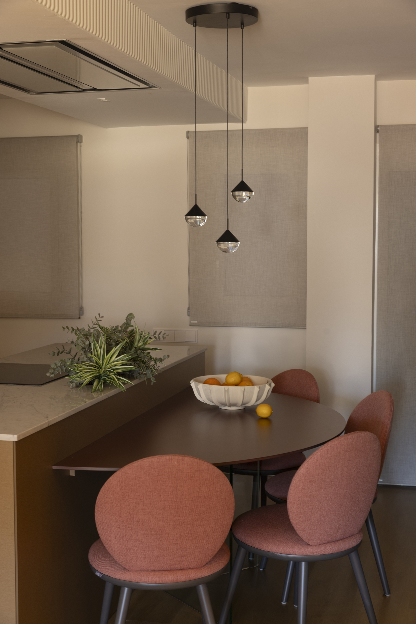 cuisine avec coin repas décoration contemporaine appartement rénové 70m2 cuisine avec coin repas décoration contemporaine appartement rénové 70m2
