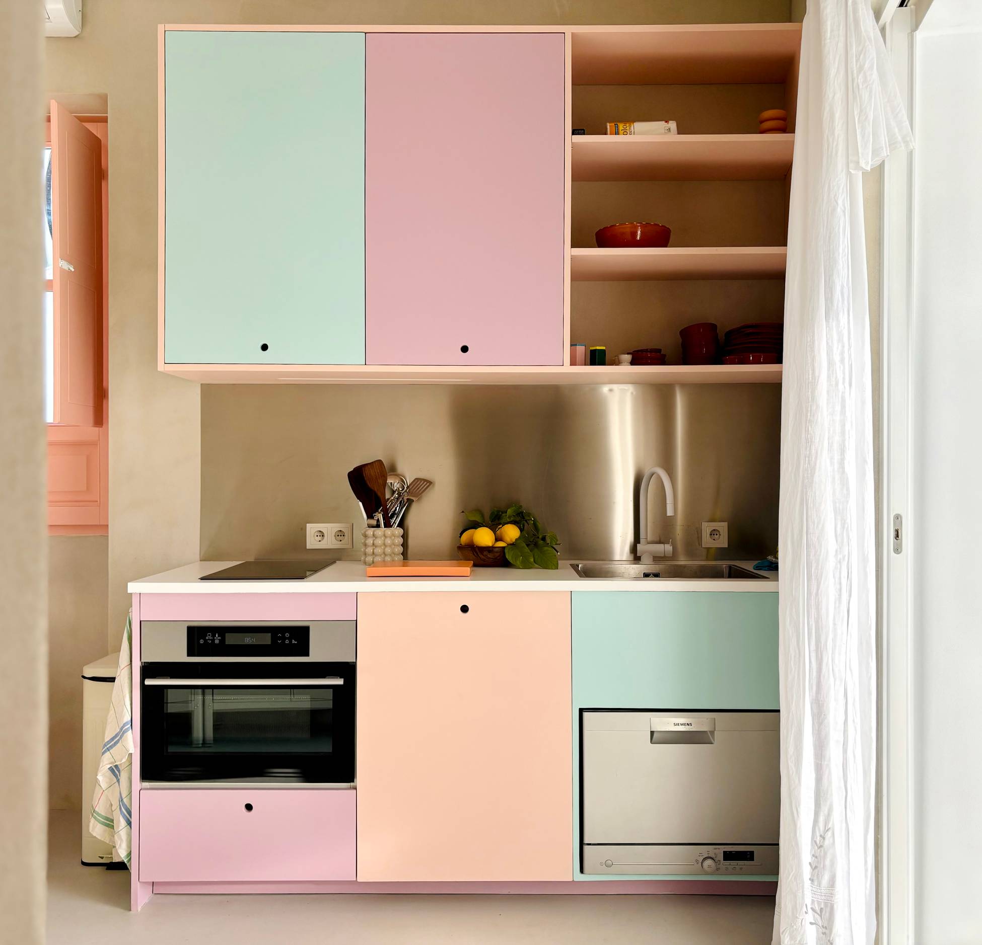 cuisine décoration pastel maison rénovée Portugal “Casinha Bloom” cuisine décoration pastel maison rénovée Portugal “Casinha Bloom”