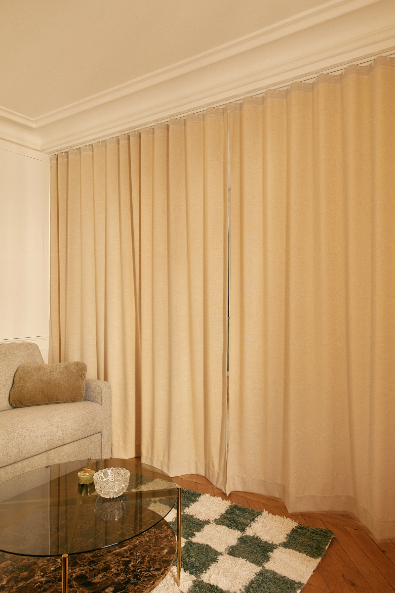 salon décoration contemporaine appartement haussmannien Paris 50m2 Photo : © Oracle Paris salon décoration contemporaine appartement haussmannien Paris 50m2 Photo : © Oracle Paris
