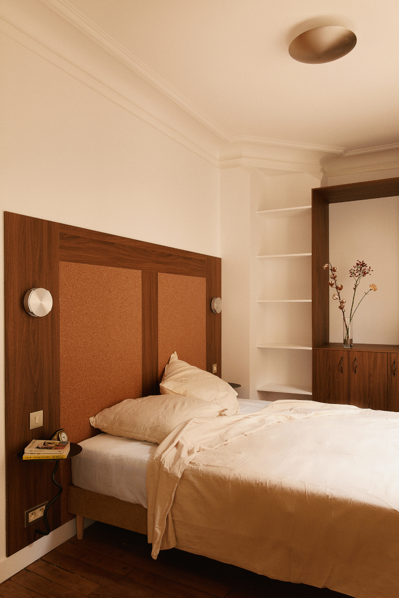chambre décoration contemporaine appartement haussmannien Paris 50m2 Photo : © Oracle Paris chambre décoration contemporaine appartement haussmannien Paris 50m2 Photo : © Oracle Paris