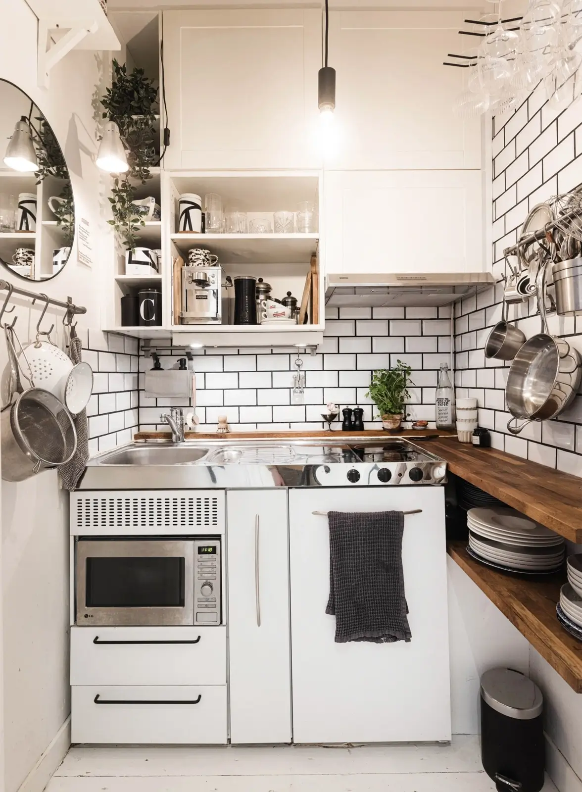 petite cuisine sans fenêtre décoration blanche et scandinave studio 27m2 petite cuisine sans fenêtre décoration blanche et scandinave studio 27m2