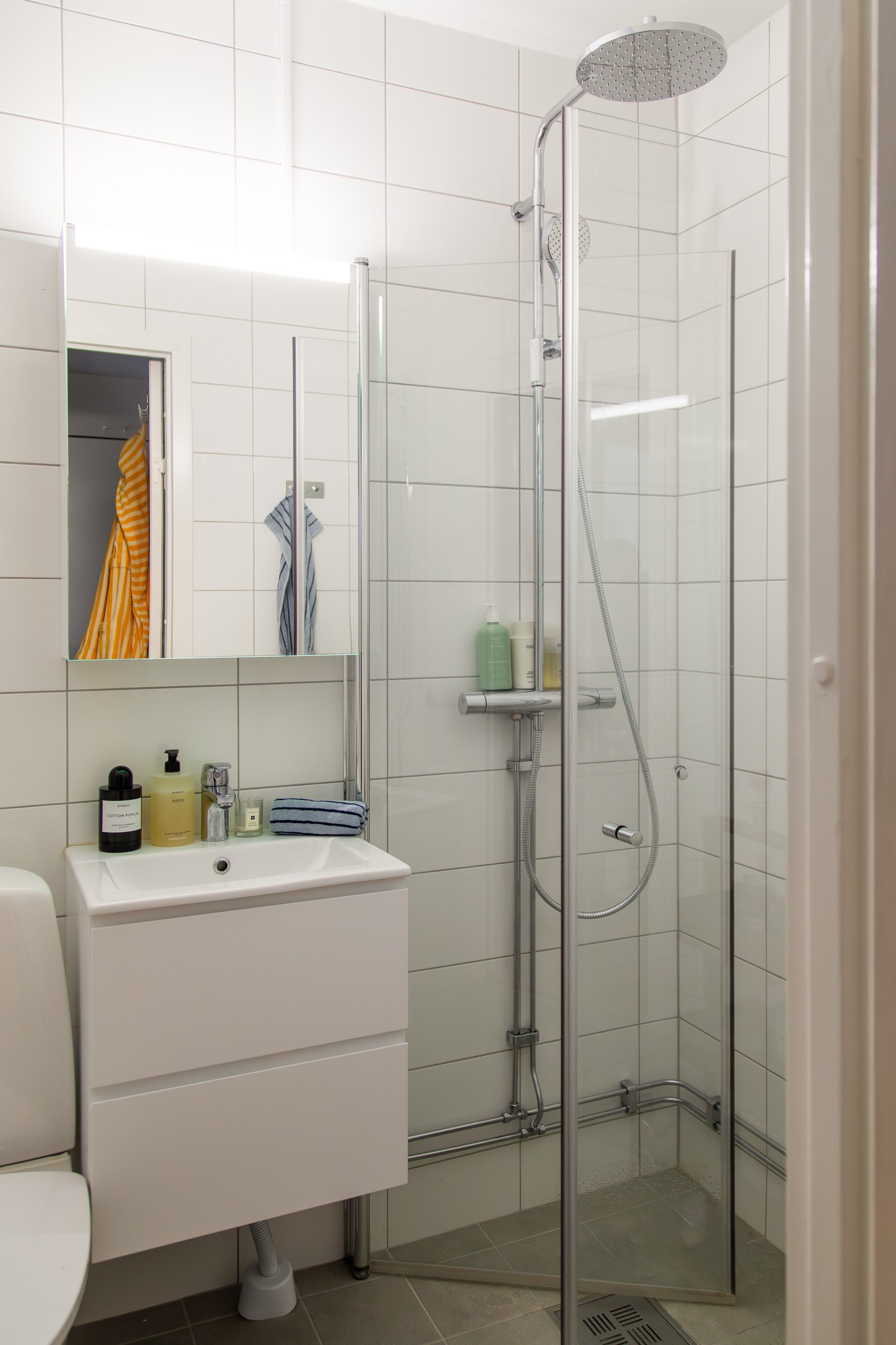salle de bain blanche