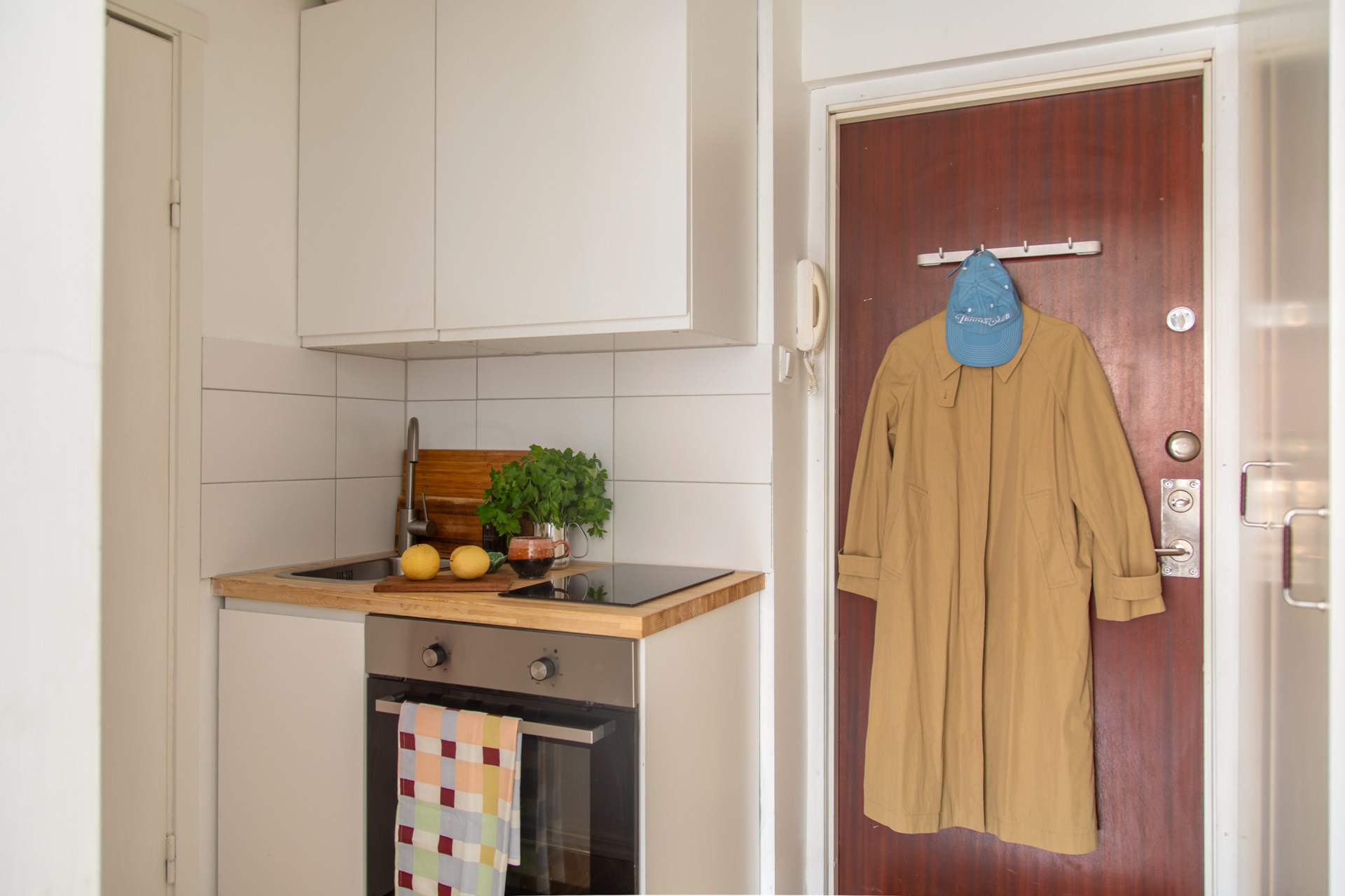 kitchenette studio 21m2 décoration colorée et scandinave