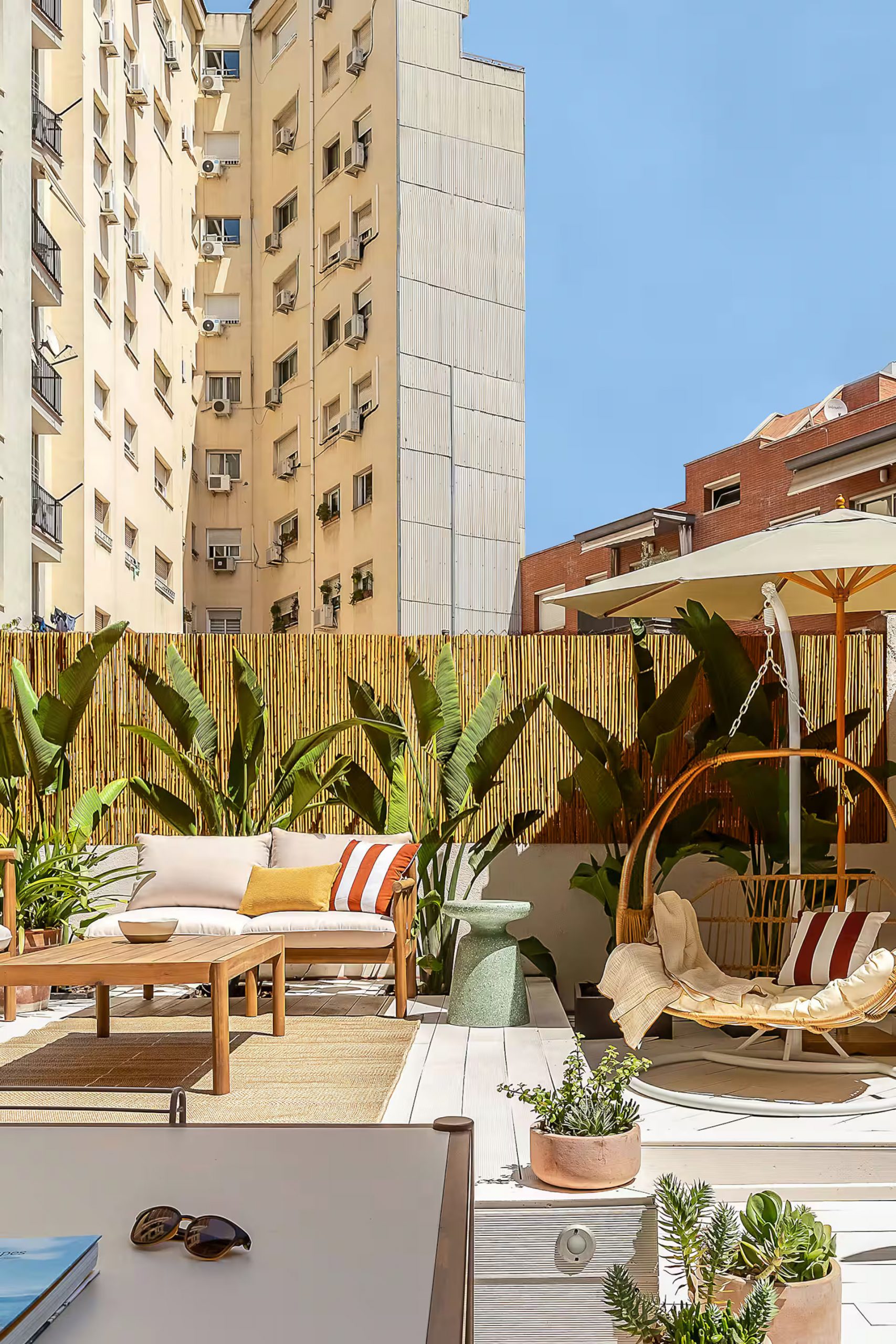 terrasse XXL décoration contemporaine appartement Barcelone terrasse XXL décoration contemporaine appartement Barcelone