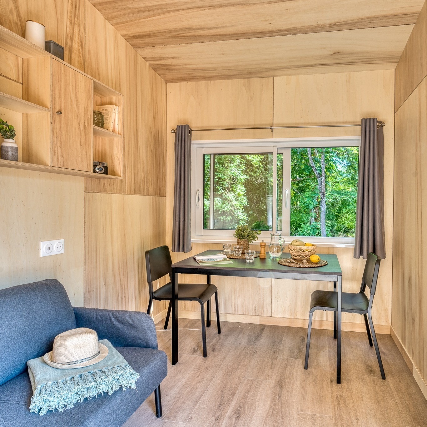 salon tiny house française 22m2 L’Intrépide de Ideal Tiny