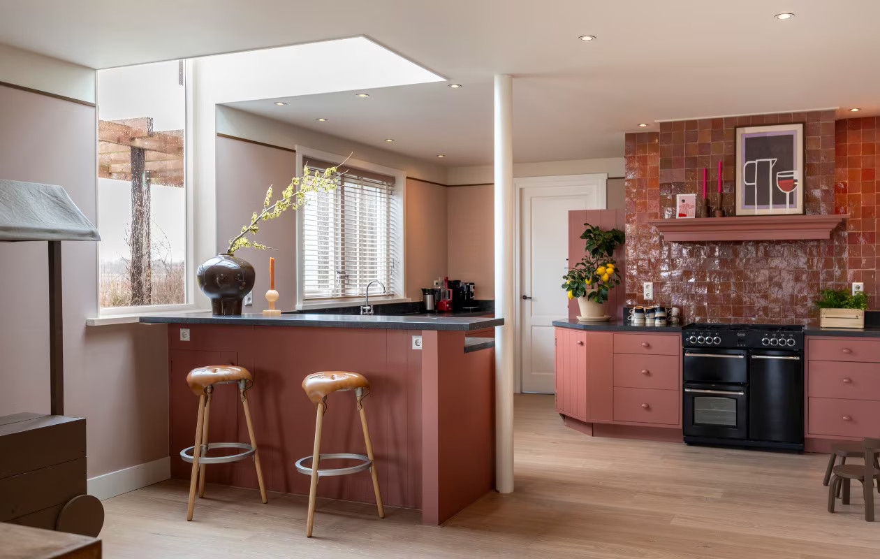 cuisine ouverte avec bar décoration contemporaine bois et rose cuisine ouverte avec bar décoration contemporaine bois et rose