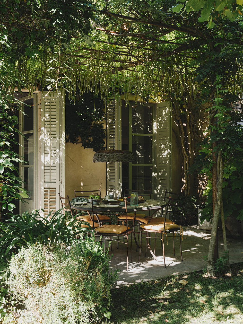 terrasse avec pergola maison méditerranéenne et écologique en Espagne terrasse avec pergola maison méditerranéenne et écologique en Espagne