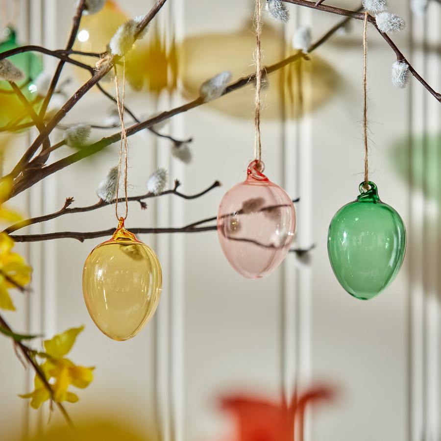 oeuf en verre multicolore à accrocher nouveautés IKEA printemps 2026 oeuf en verre multicolore à accrocher nouveautés IKEA printemps 2026