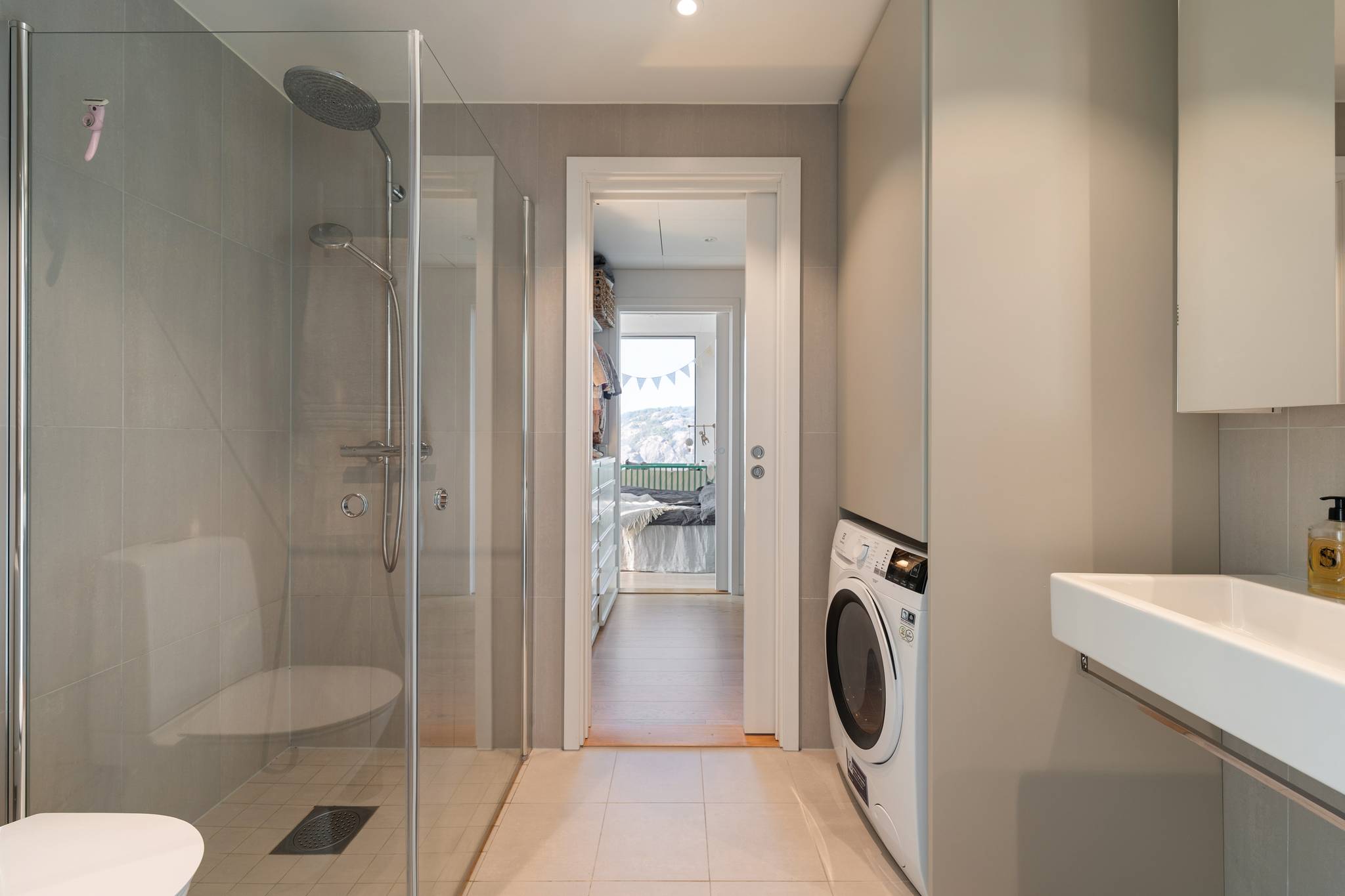 salle de bain grise et design deux-pièces 55m2 tour Karlatornet Göteborg salle de bain grise et design deux-pièces 55m2 tour Karlatornet Göteborg