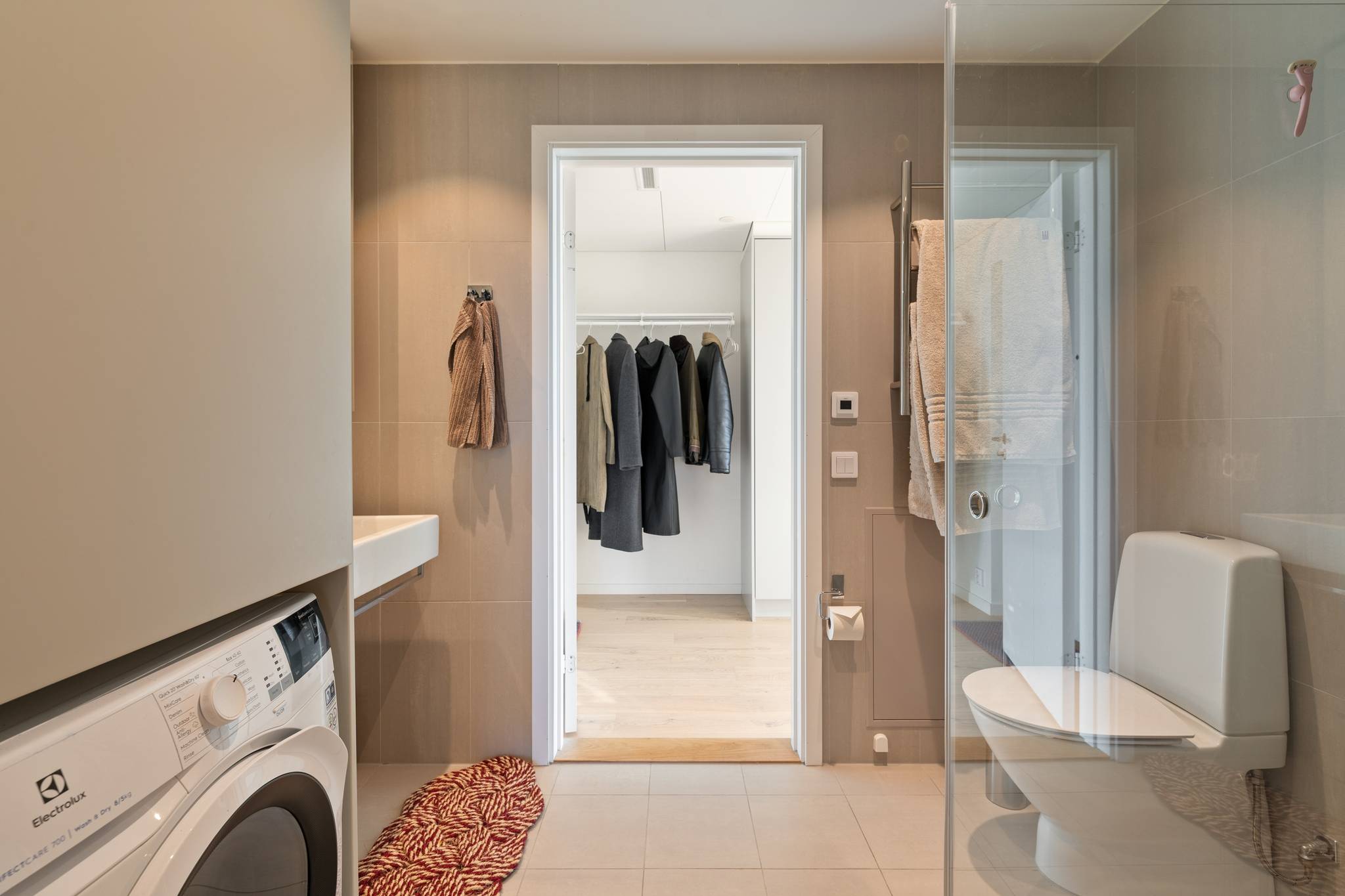 salle de bain grise et design deux-pièces 55m2 tour Karlatornet Göteborg salle de bain grise et design deux-pièces 55m2 tour Karlatornet Göteborg