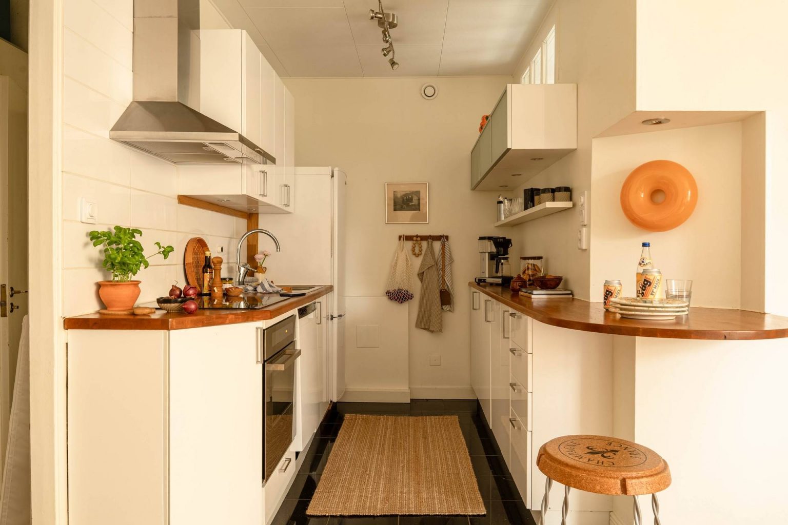 cuisine murs beiges décoration scandinave deux-pièces 35m2