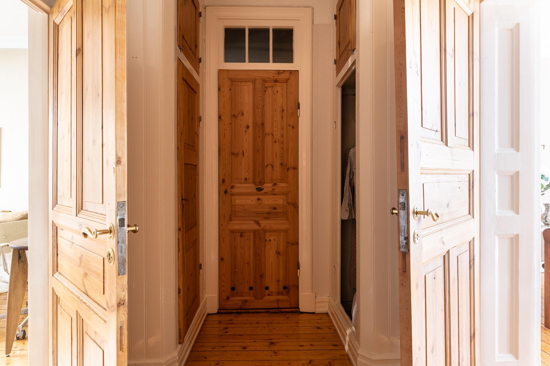 entryway scandinavian decor