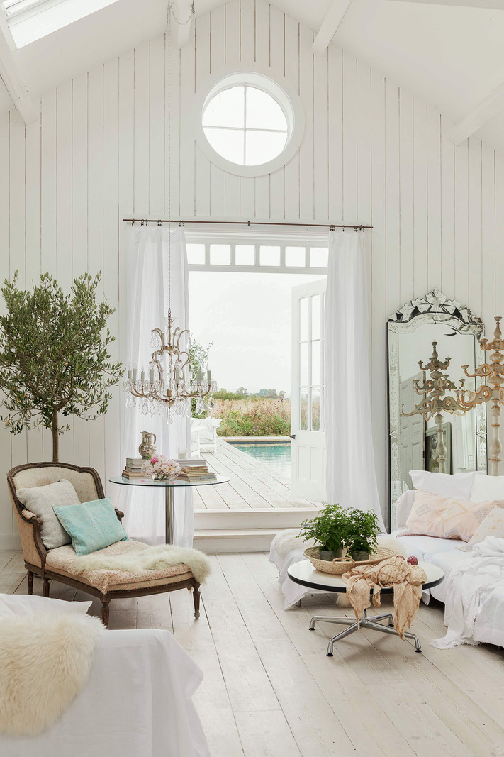salon maison anglaise décoration country chic blanche