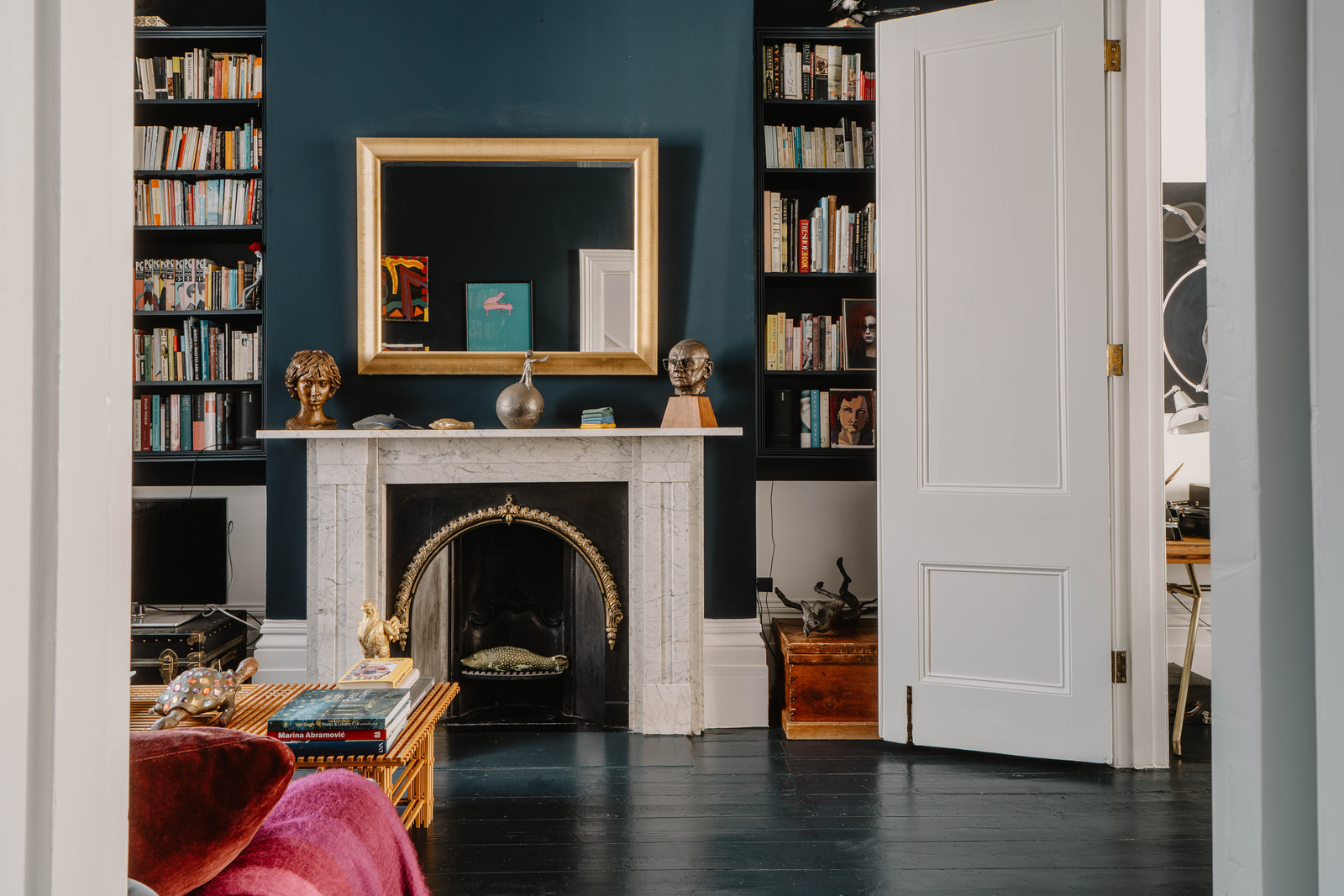 living room with period fireplace English Regency-style house Brighton vintage decor living room with period fireplace English Regency-style house Brighton vintage decor
