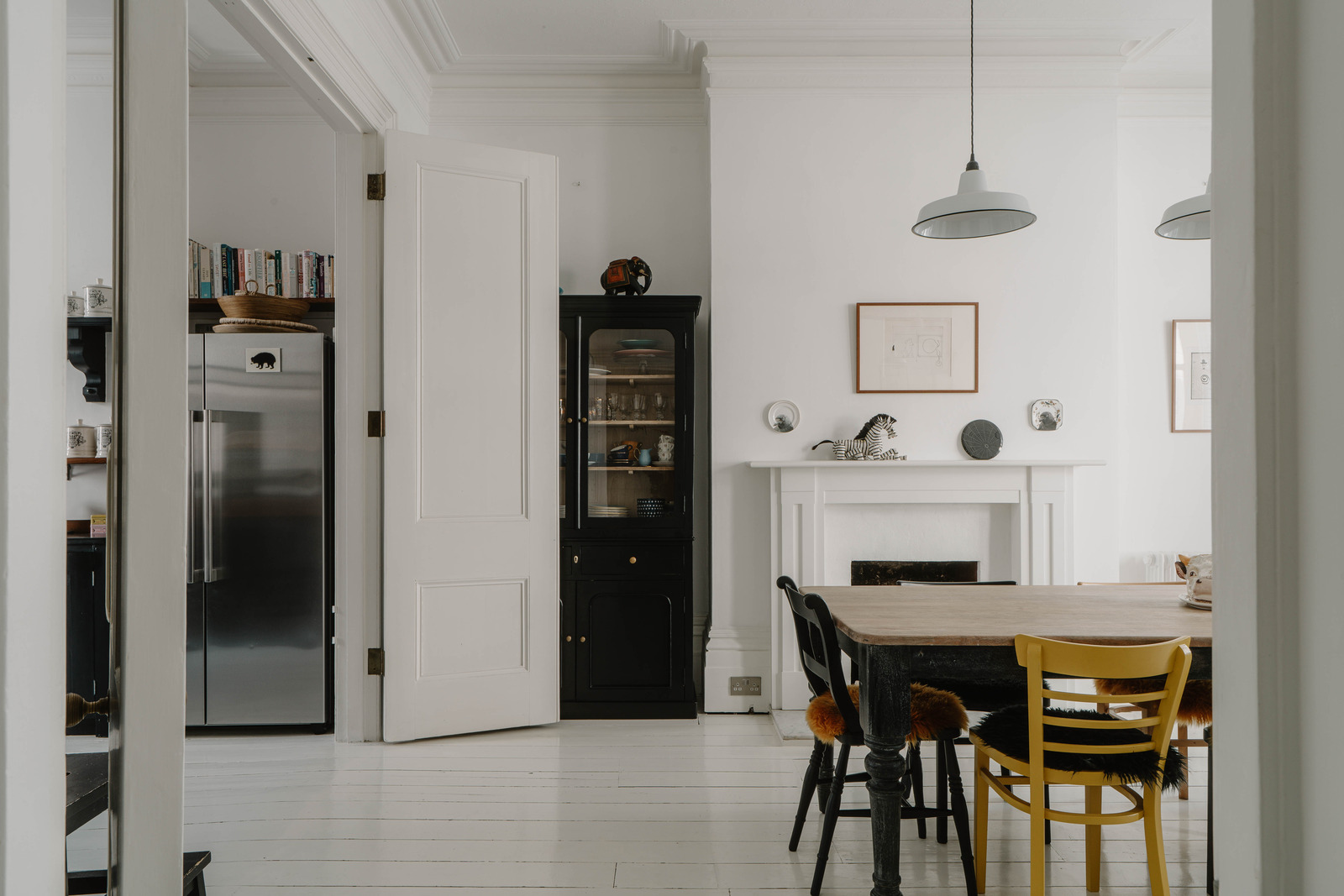 shaker kitchen and dining room with fireplace English Regency-style house Brighton vintage decor shaker kitchen and dining room with fireplace English Regency-style house Brighton vintage decor