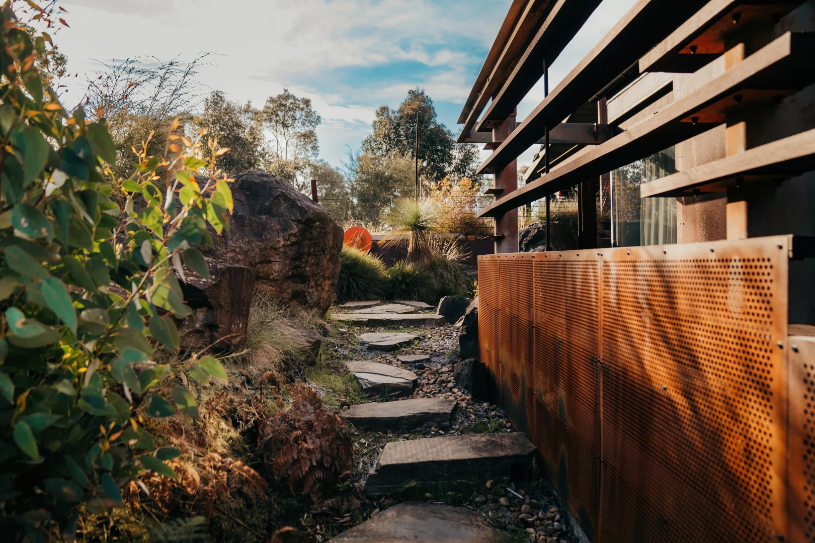 garden off-grid Australian home with pool Callignee II architect garden off-grid Australian home with pool Callignee II architect's house