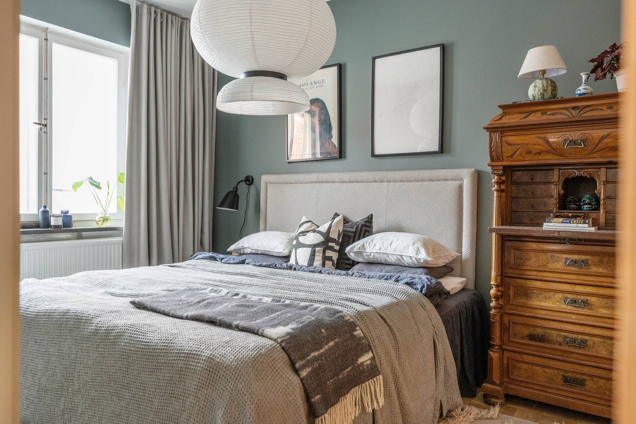 blue bedroom fifties nordic style