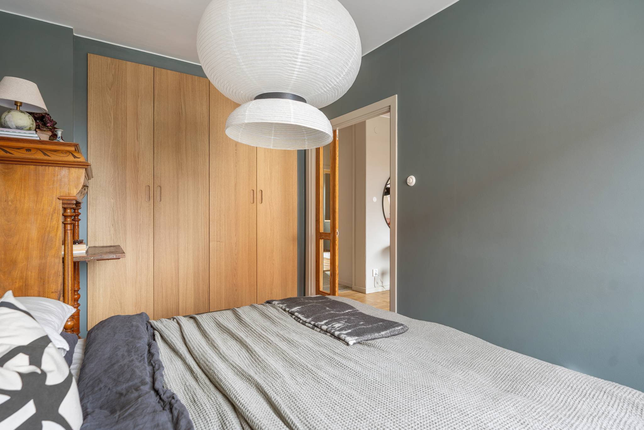 blue bedroom fifties nordic style