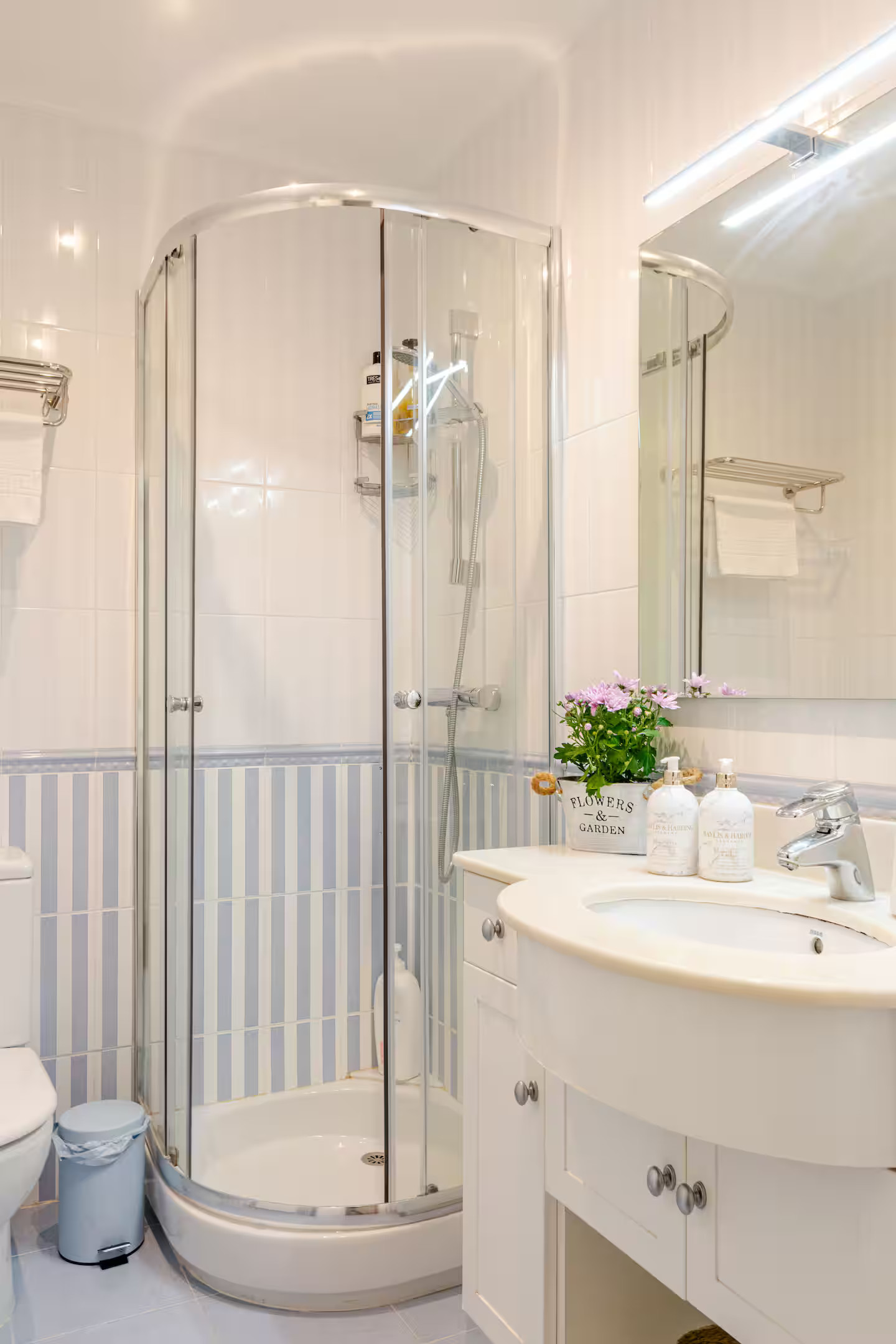 salle de bain moderne bleu clair et blanc salle de bain moderne bleu clair et blanc
