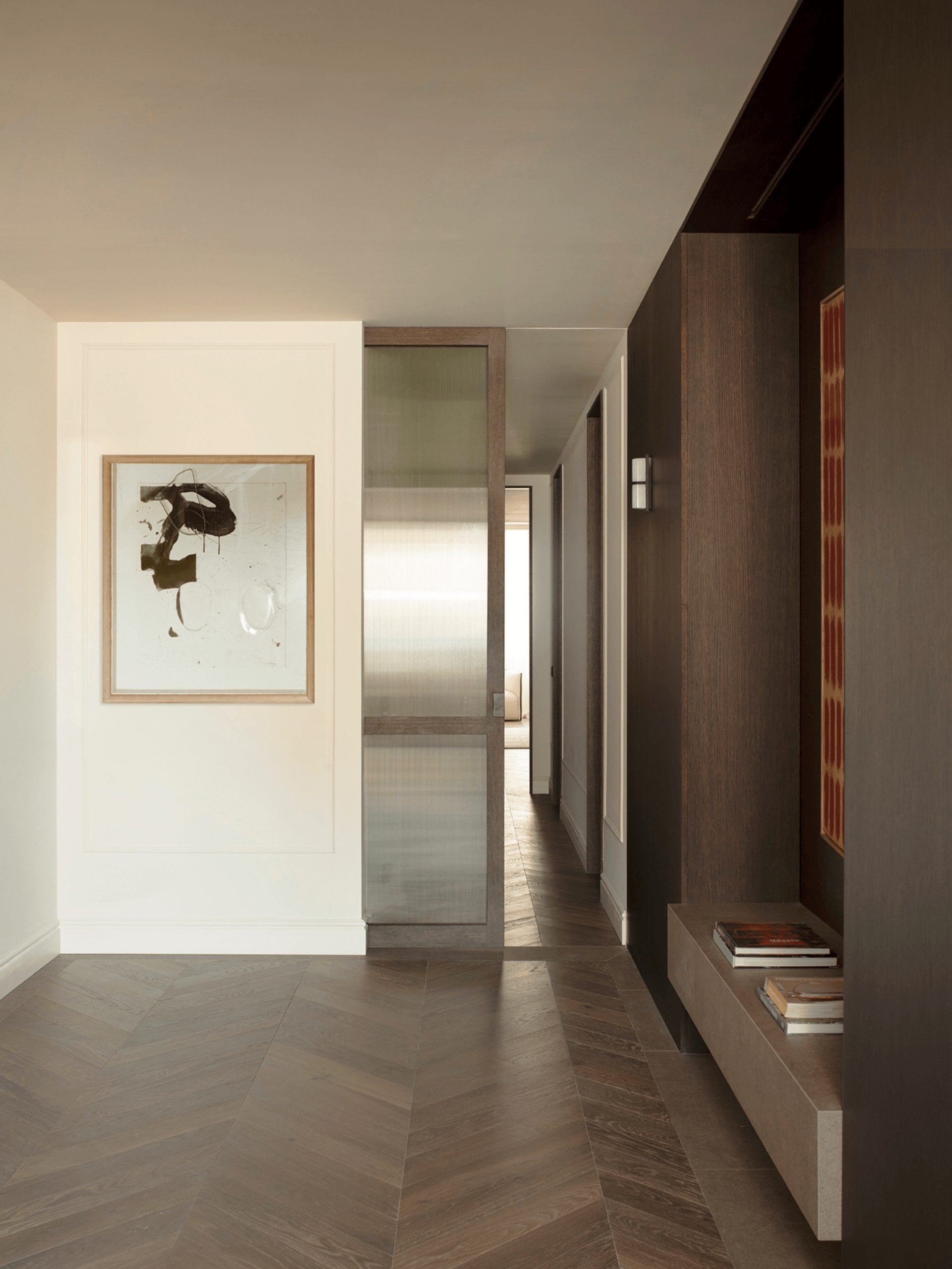 entrée avec meuble sur mesure banc intégré en noyer