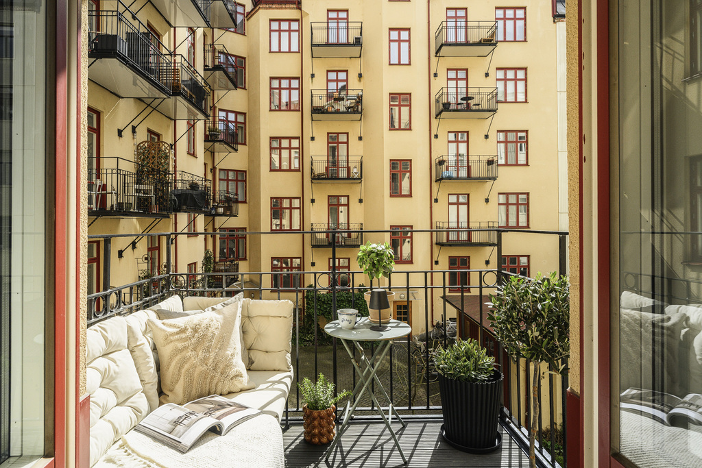balcon sur cour studio Art Nouveau de 37m2 balcon sur cour studio Art Nouveau de 37m2