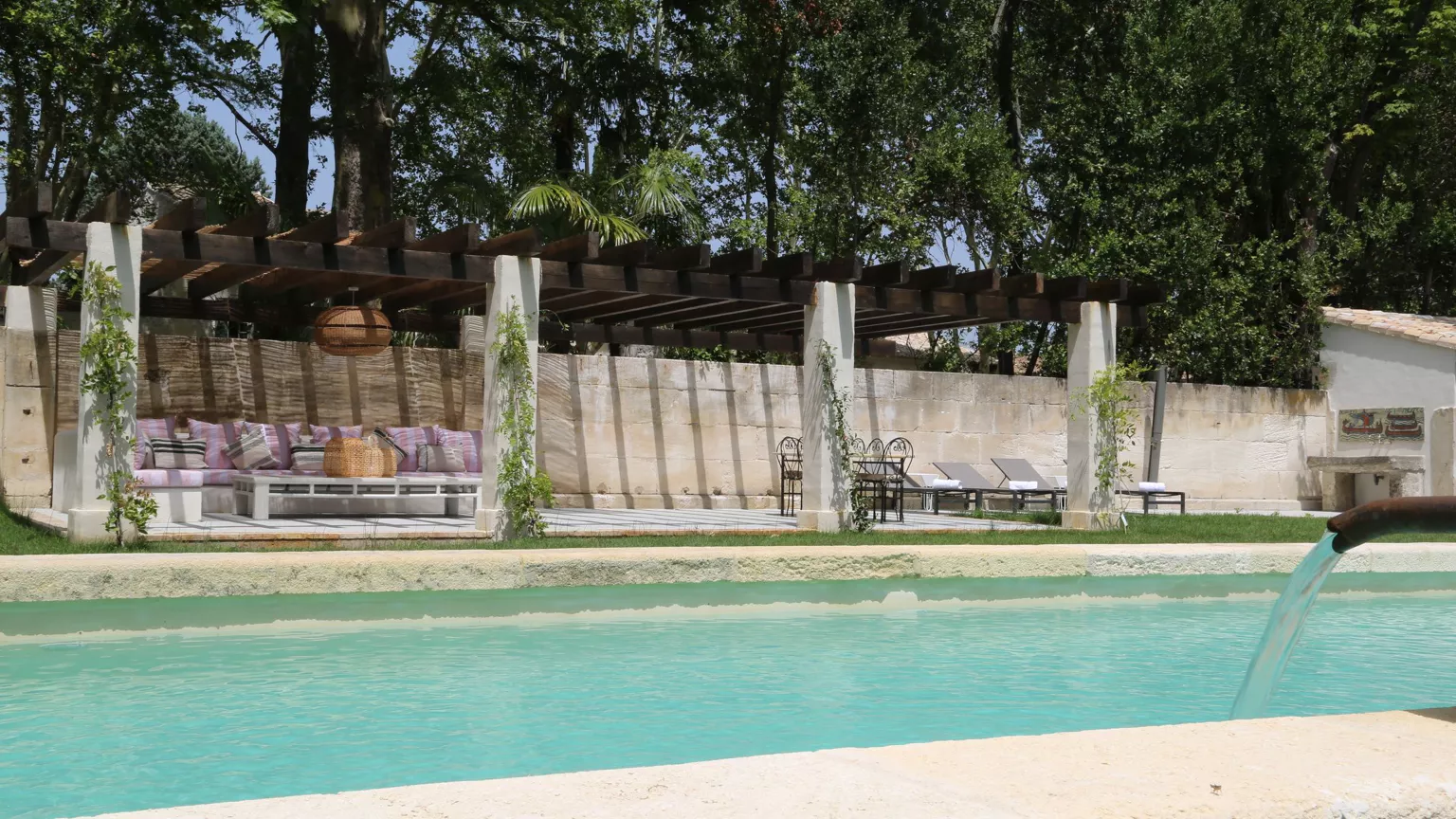 swimming pool swimming pool