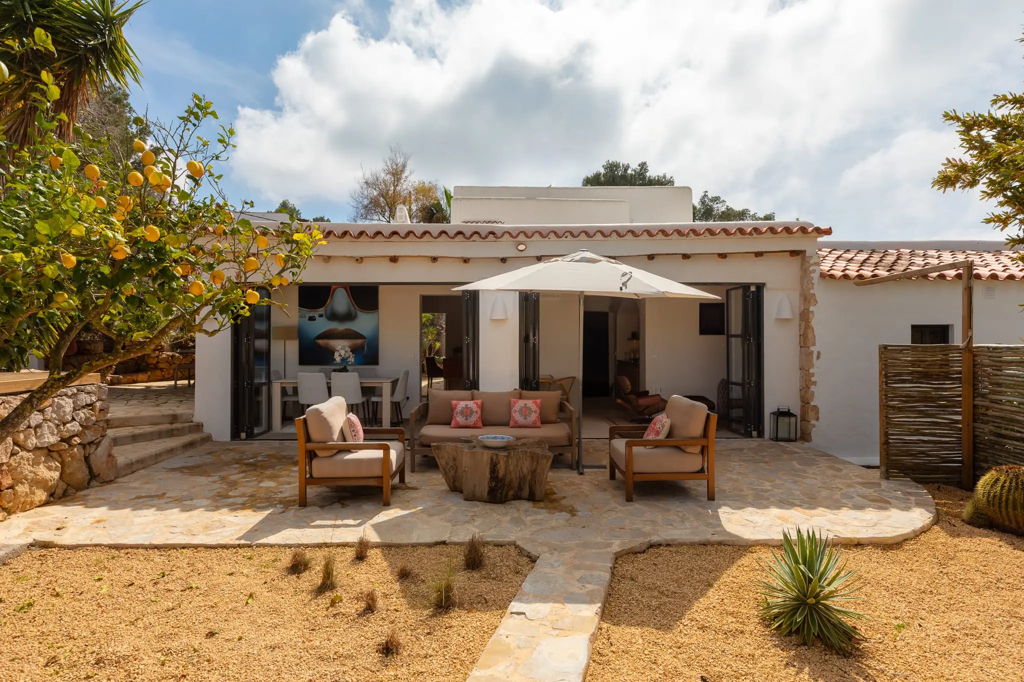 maison Ibiza avec jardin sec et citronnier