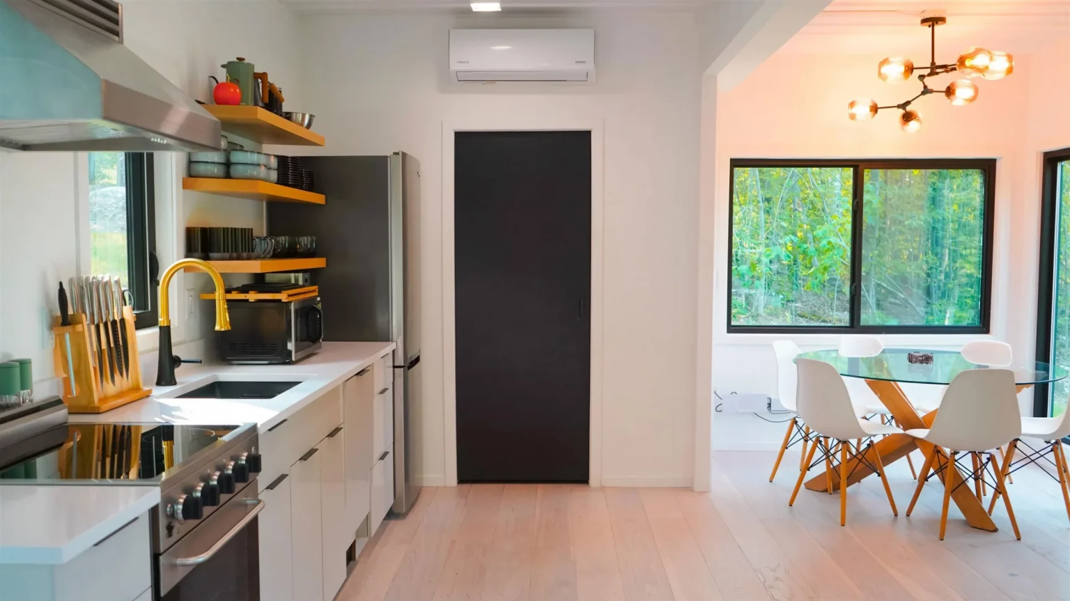 cuisine et salle à manger décoration contemporaine Villa Vermont
