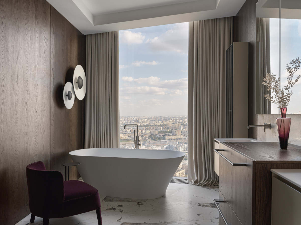 salle de bain design baignoire îlot baie vitrée panoramique