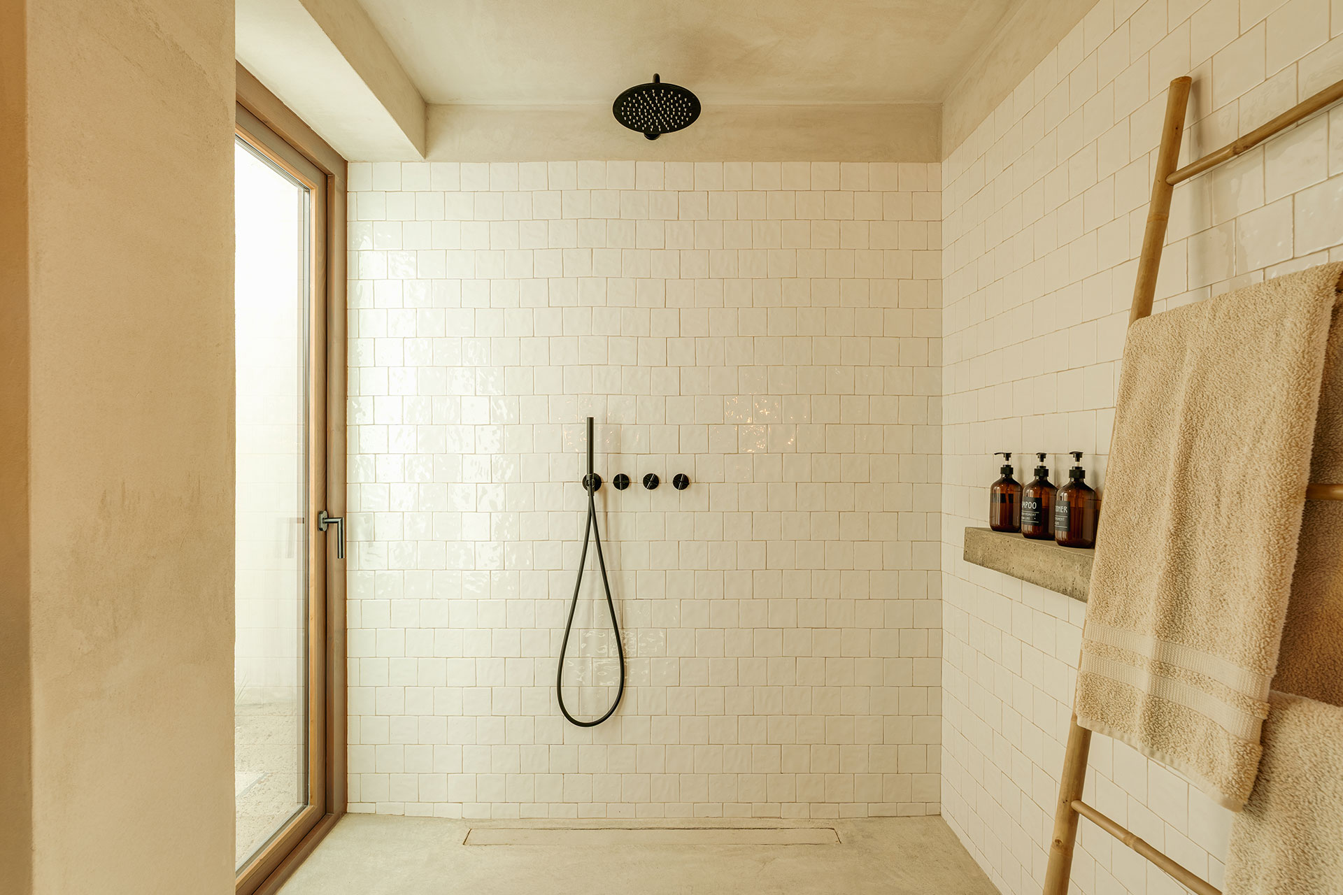 bathroom natural style decor house in Comporta Villa Sandstone