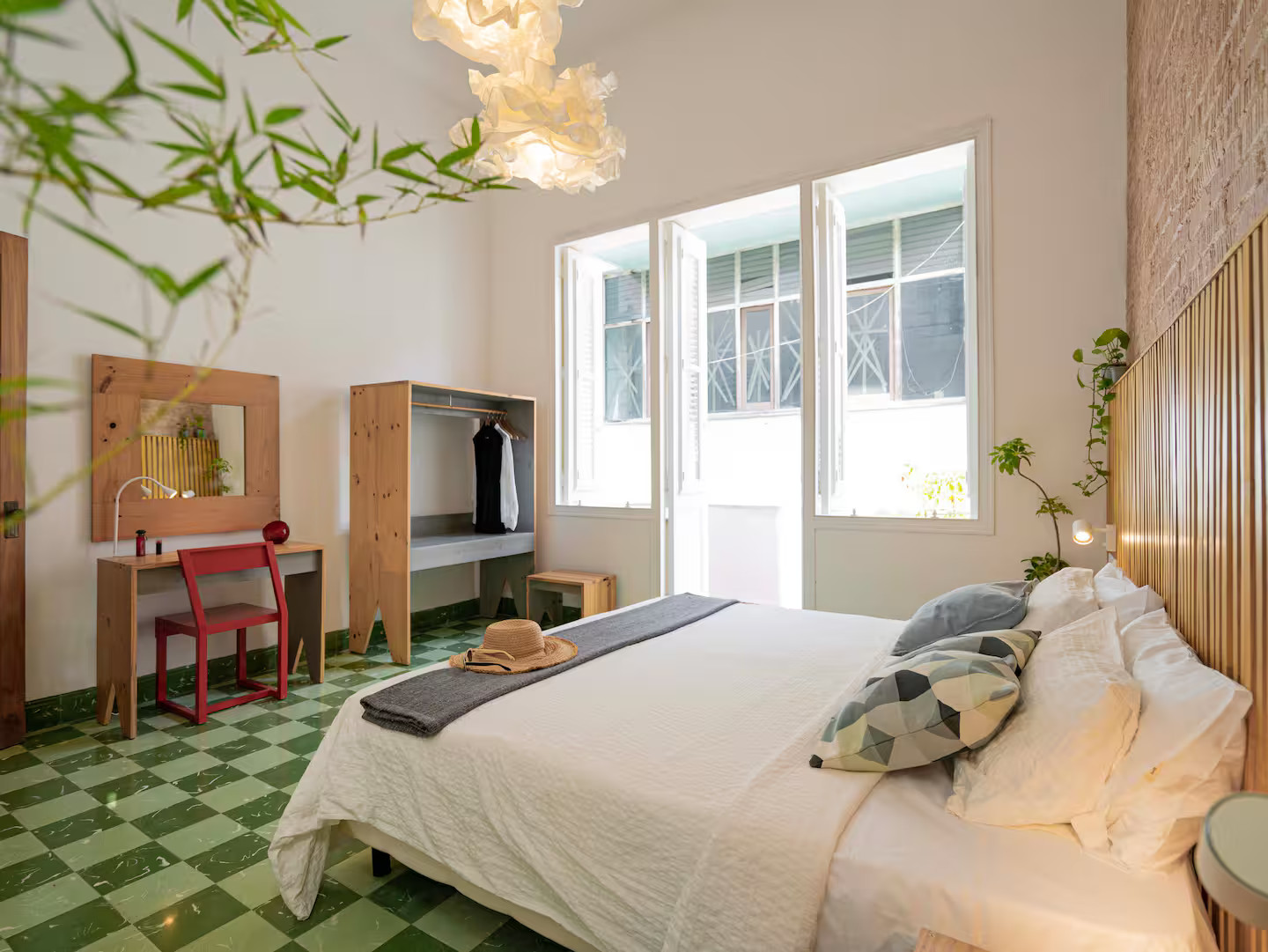 bedroom apartment with patio in the heart of Havana
