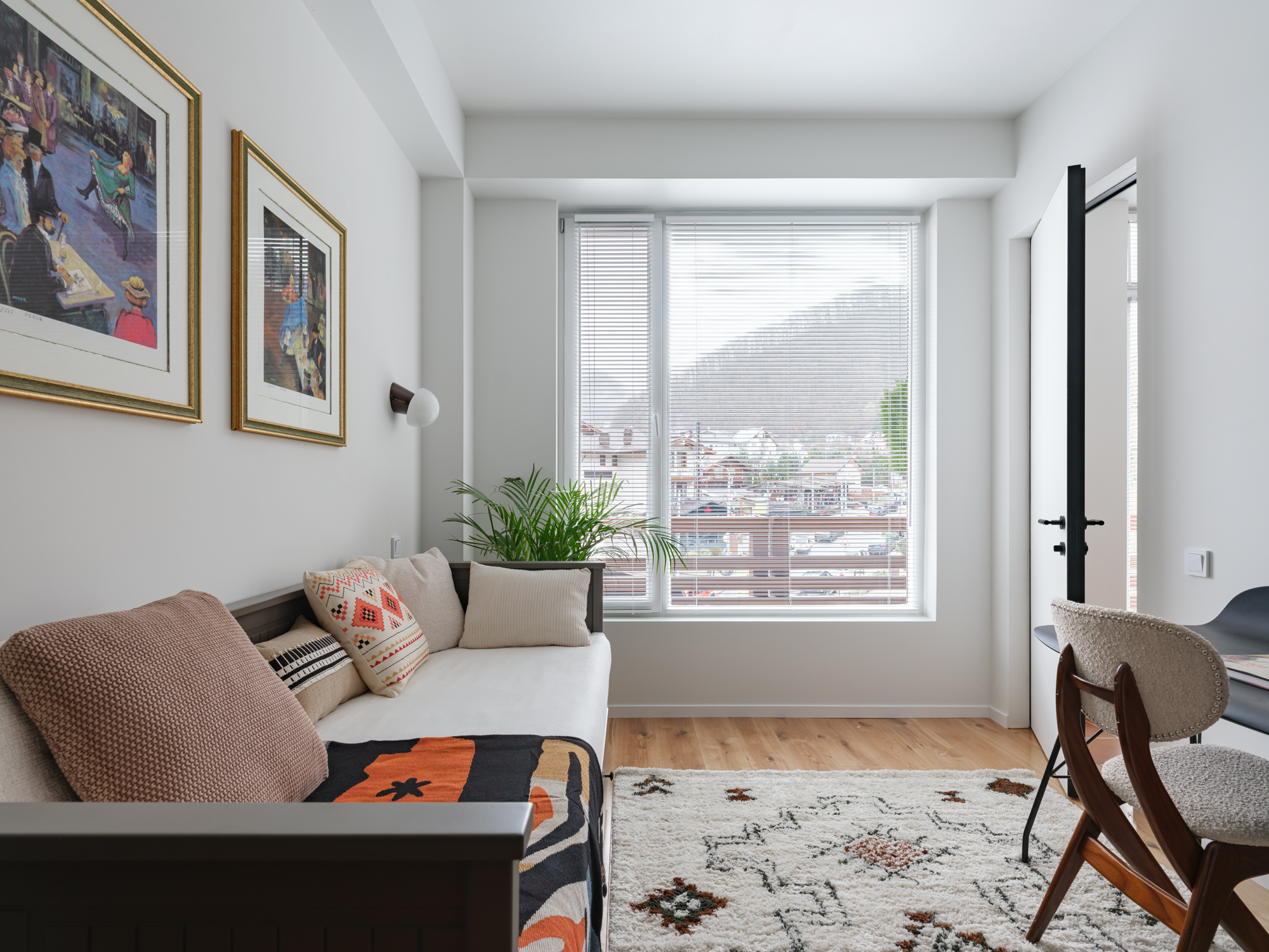 chambre avec bureau décoration vintage appartement rénové de trois-pièces de 50m2 seulement optimisé chambre avec bureau décoration vintage appartement rénové de trois-pièces de 50m2 seulement optimisé