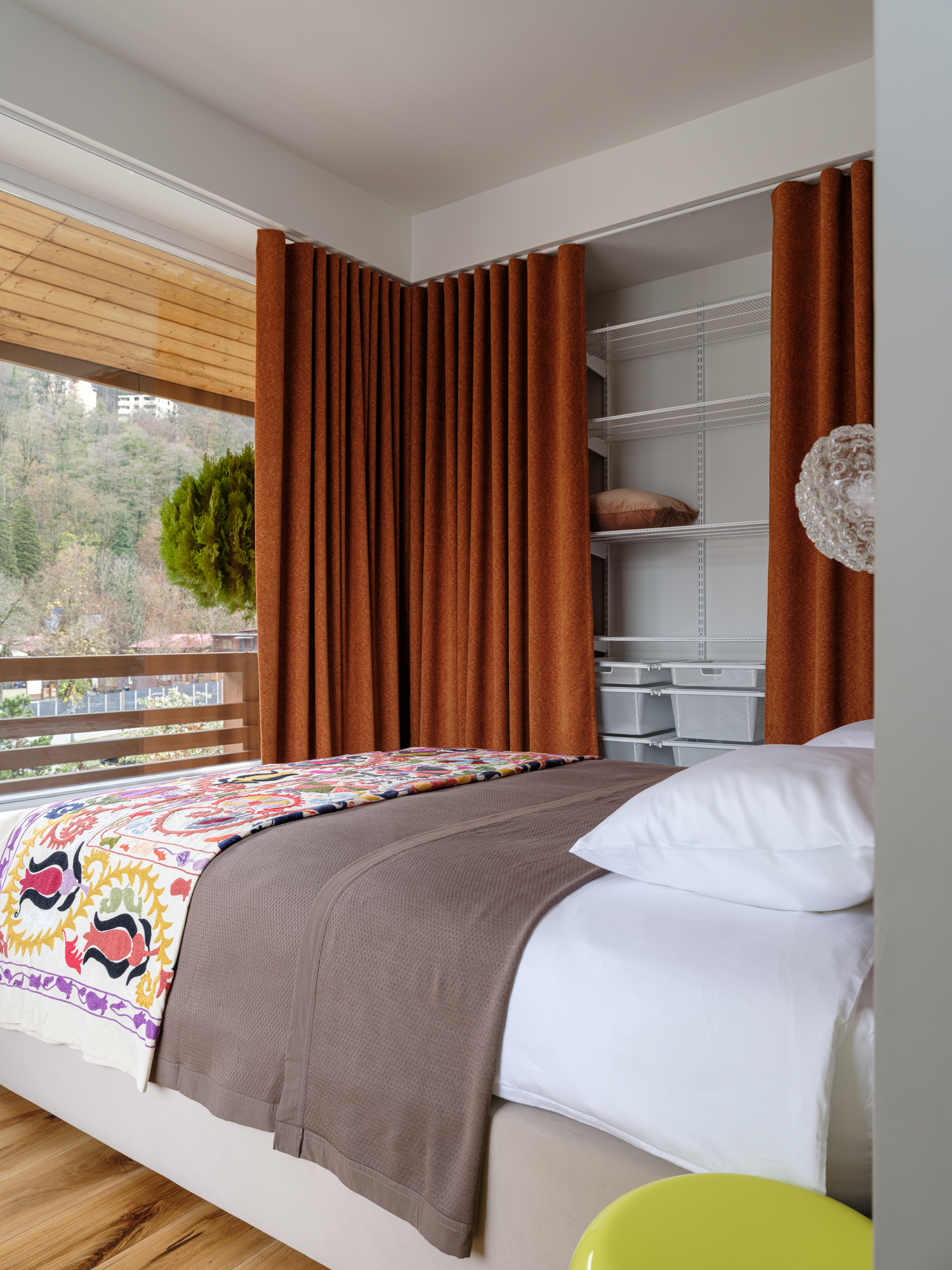 chambre avec dressing fermé par rideau chambre avec dressing fermé par rideau