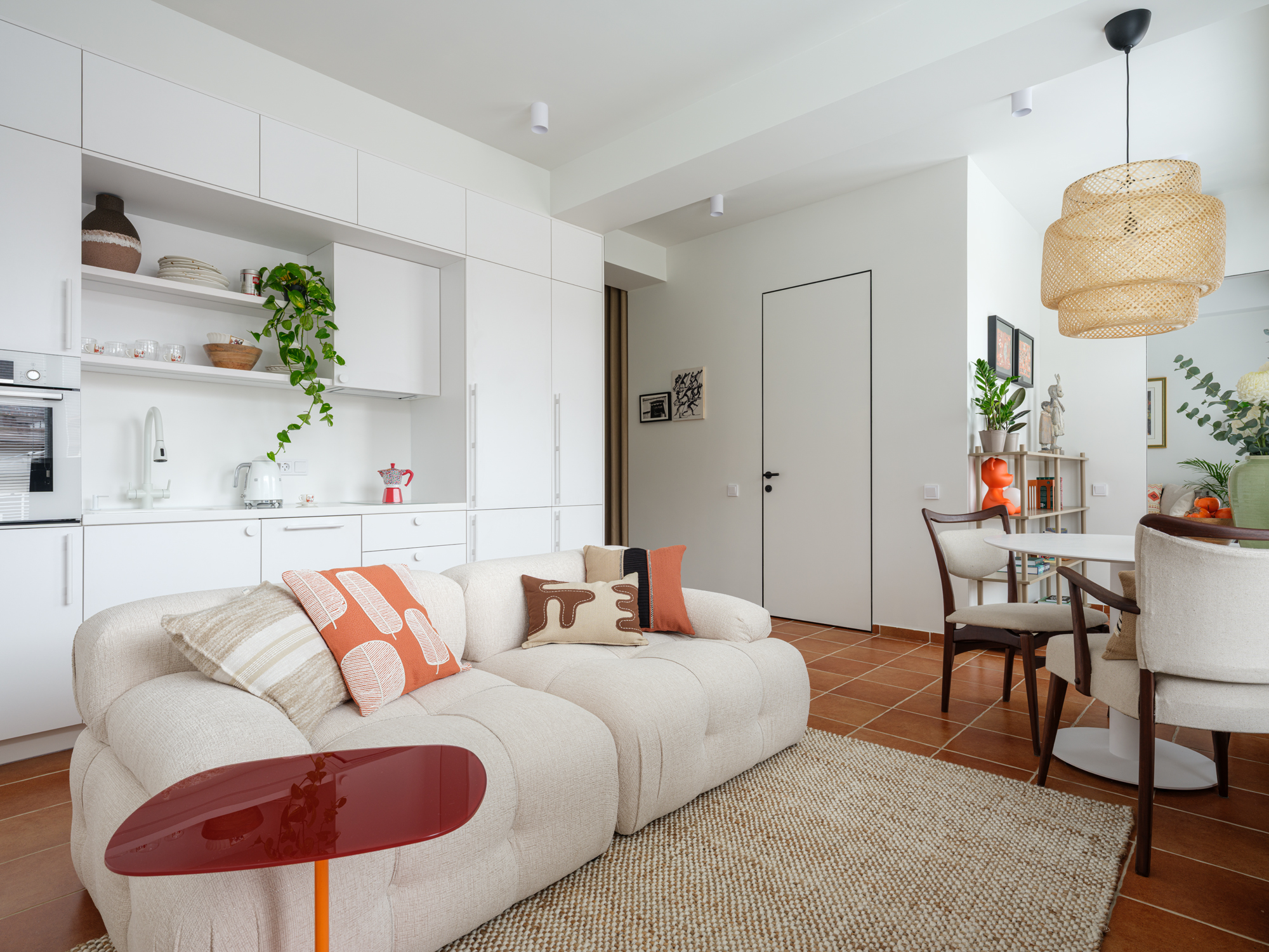 cuisine salon et salle à manger décoration vintage appartement rénové de trois-pièces de 50m2 seulement optimisé cuisine salon et salle à manger décoration vintage appartement rénové de trois-pièces de 50m2 seulement optimisé
