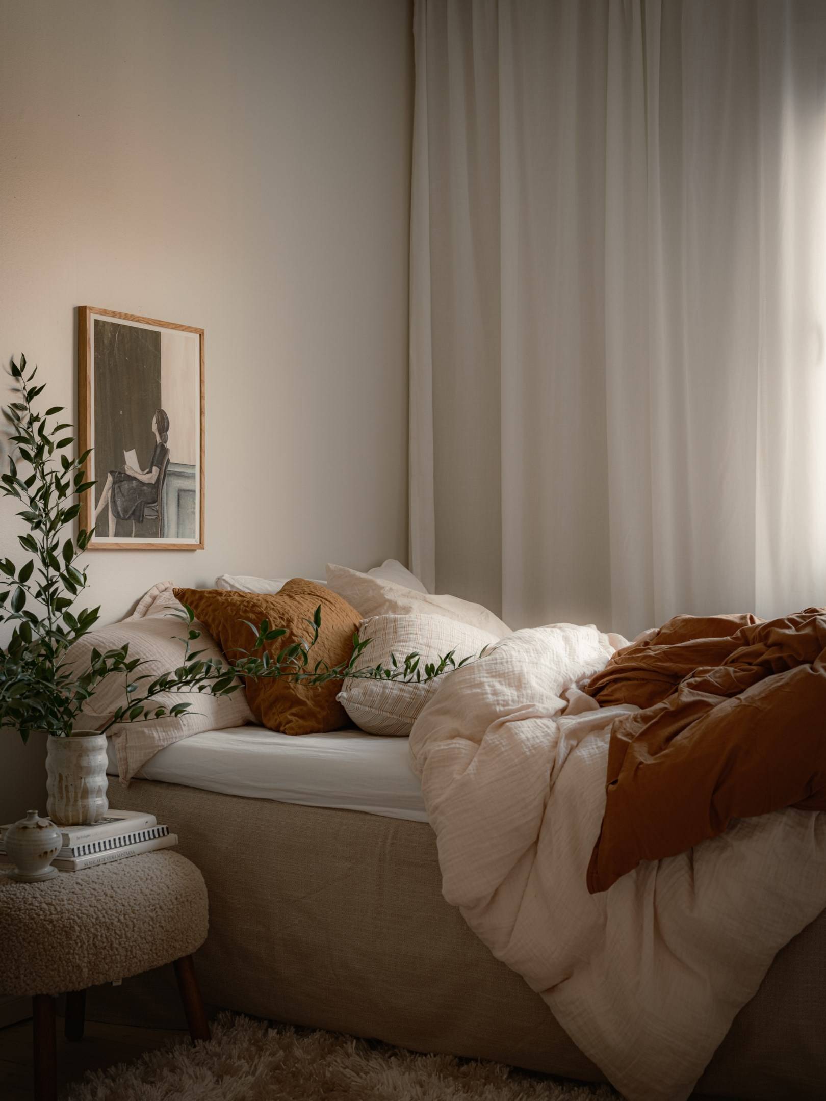 bedroom scandinavian decor neutral tones