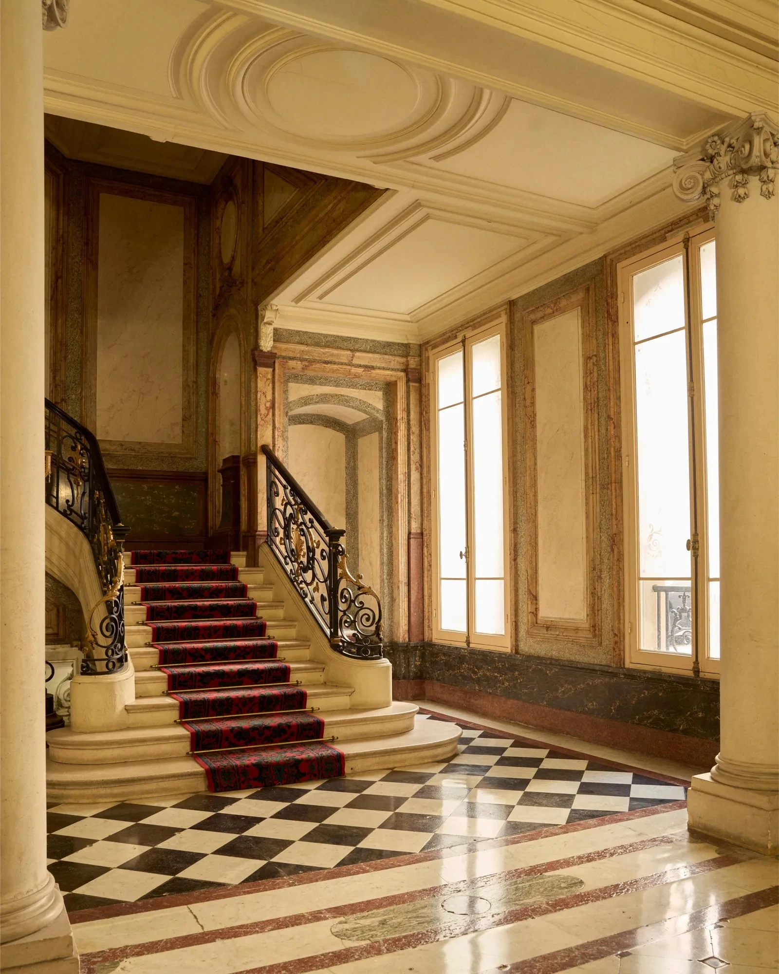 immeuble haussmannien Paris showroom Gubi