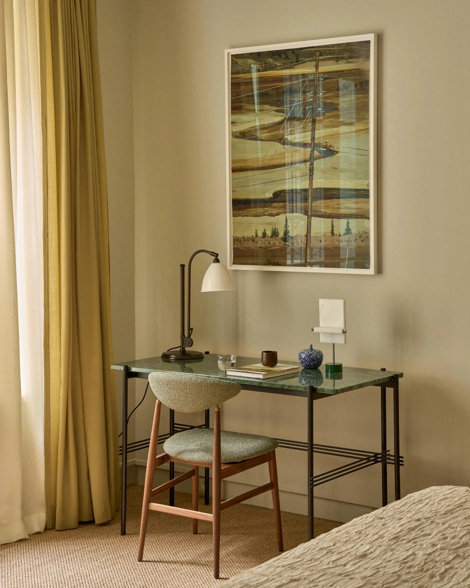 chambre avec bureau appartement Paris par Gubi