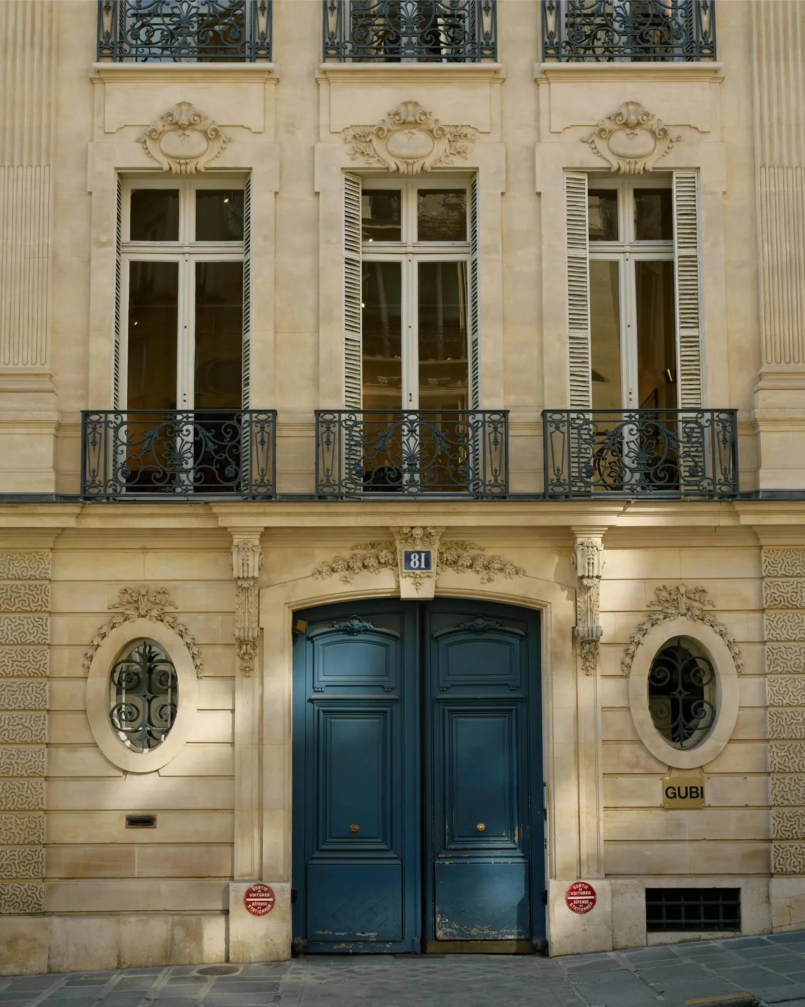 immeuble ancien Paris showroom Gubi