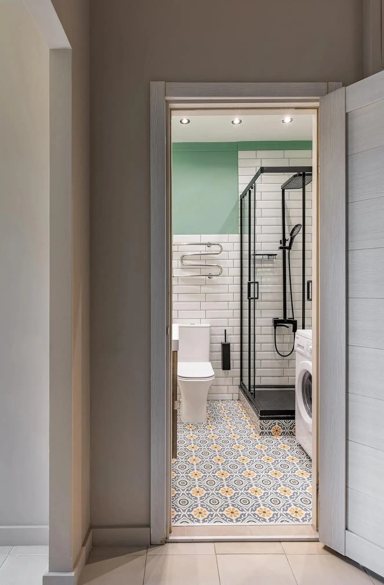 salle de bain verte sol carreaux vintage carrelage métro blanc décoration contemporaine studio 39m2 salle de bain verte sol carreaux vintage carrelage métro blanc décoration contemporaine studio 39m2