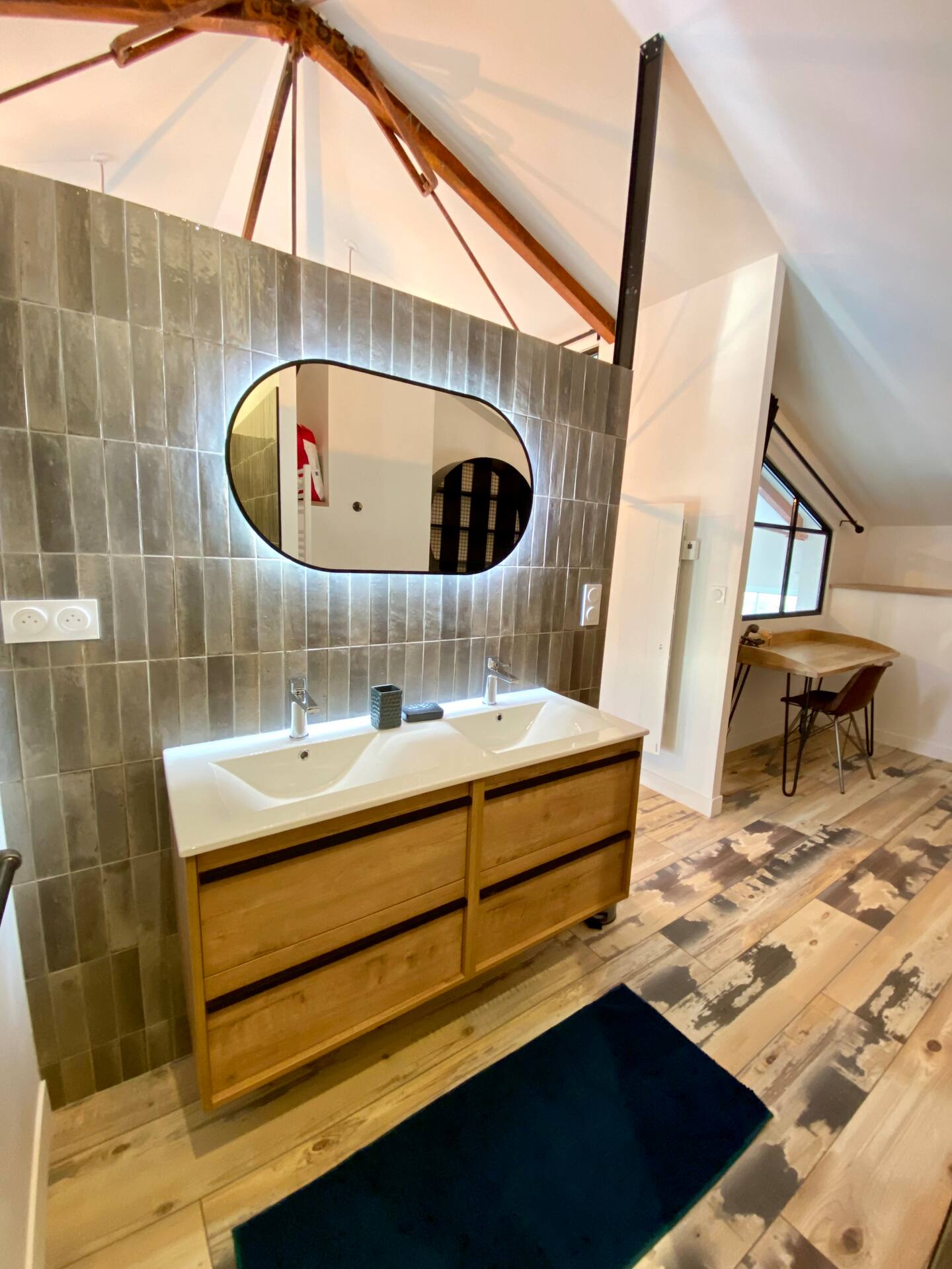 salle de bain décoration loft appartement en duplex Royan dans une ancienne école