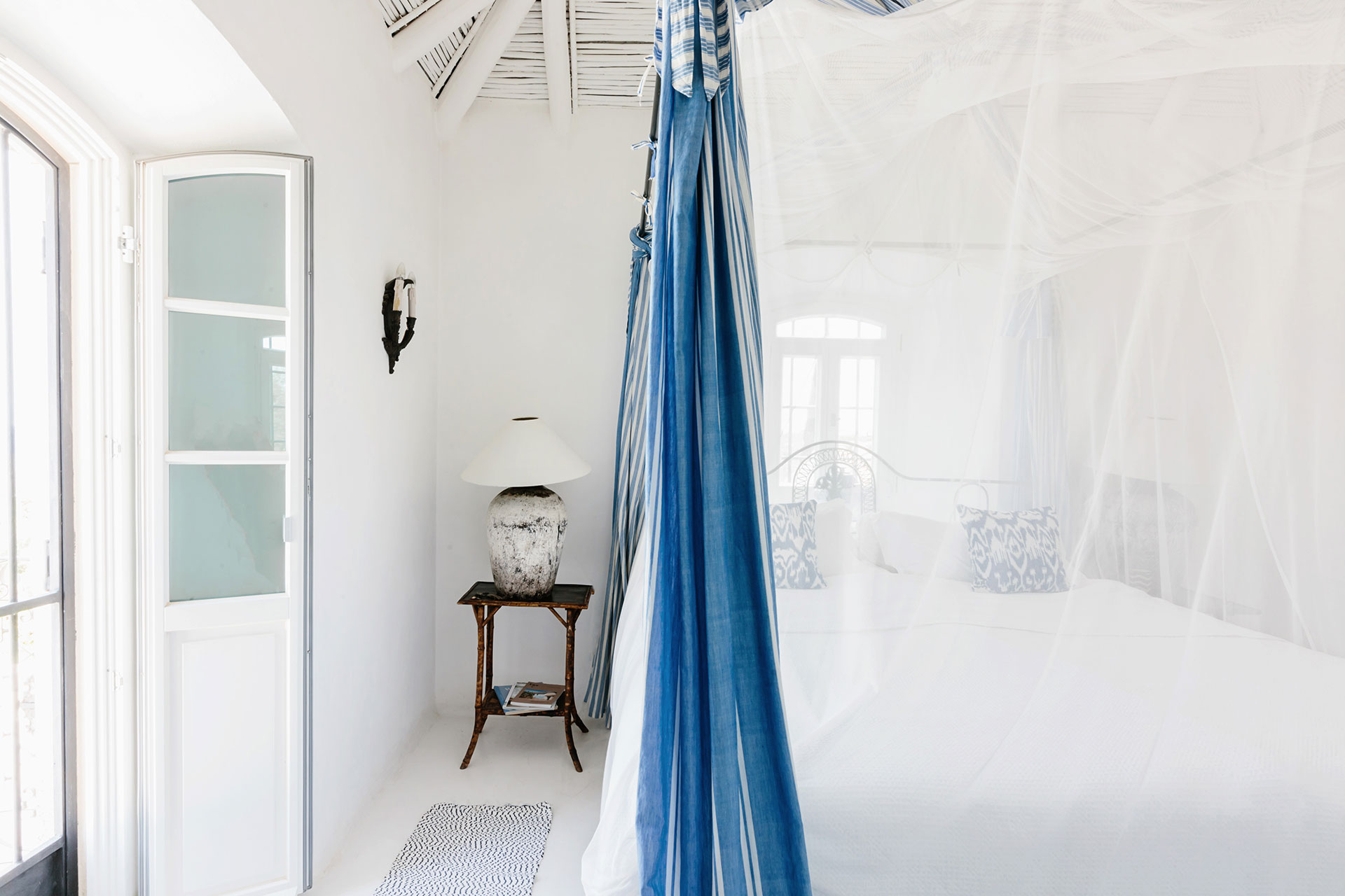 white and blue bedroom Monte da Palmeira