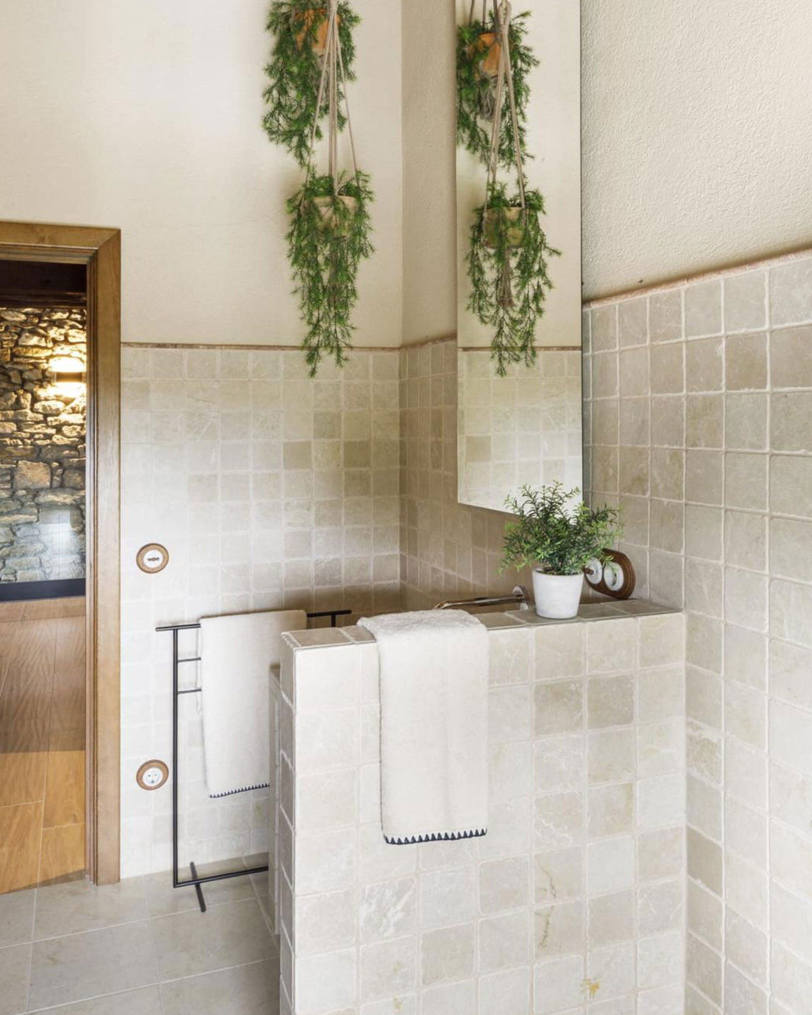 salle de bain rustique chic maison catalane Mas Summit
