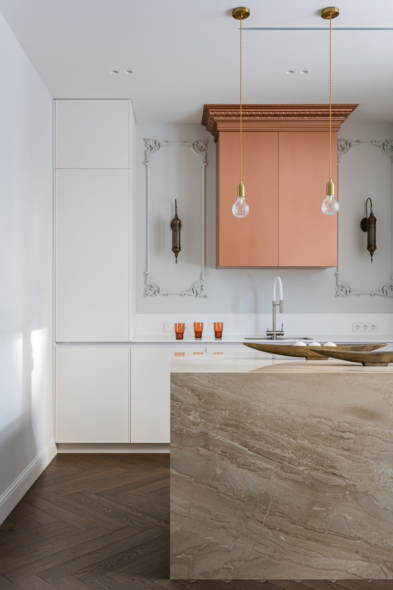 cuisine ouverte avec îlot marbre décoration éclectique et contemporaine