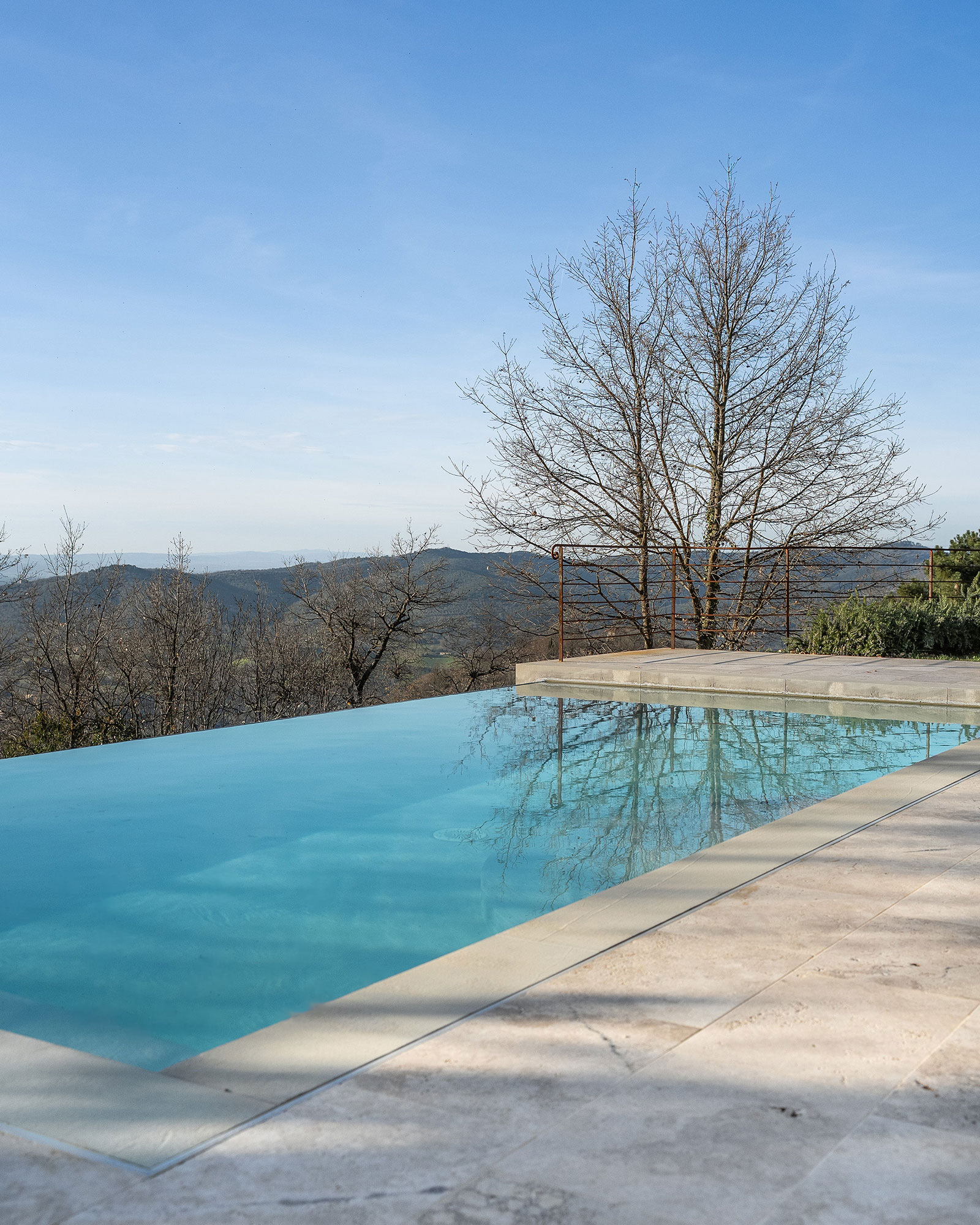 terrasse avec piscine à débordement La Torre Umbria terrasse avec piscine à débordement La Torre Umbria