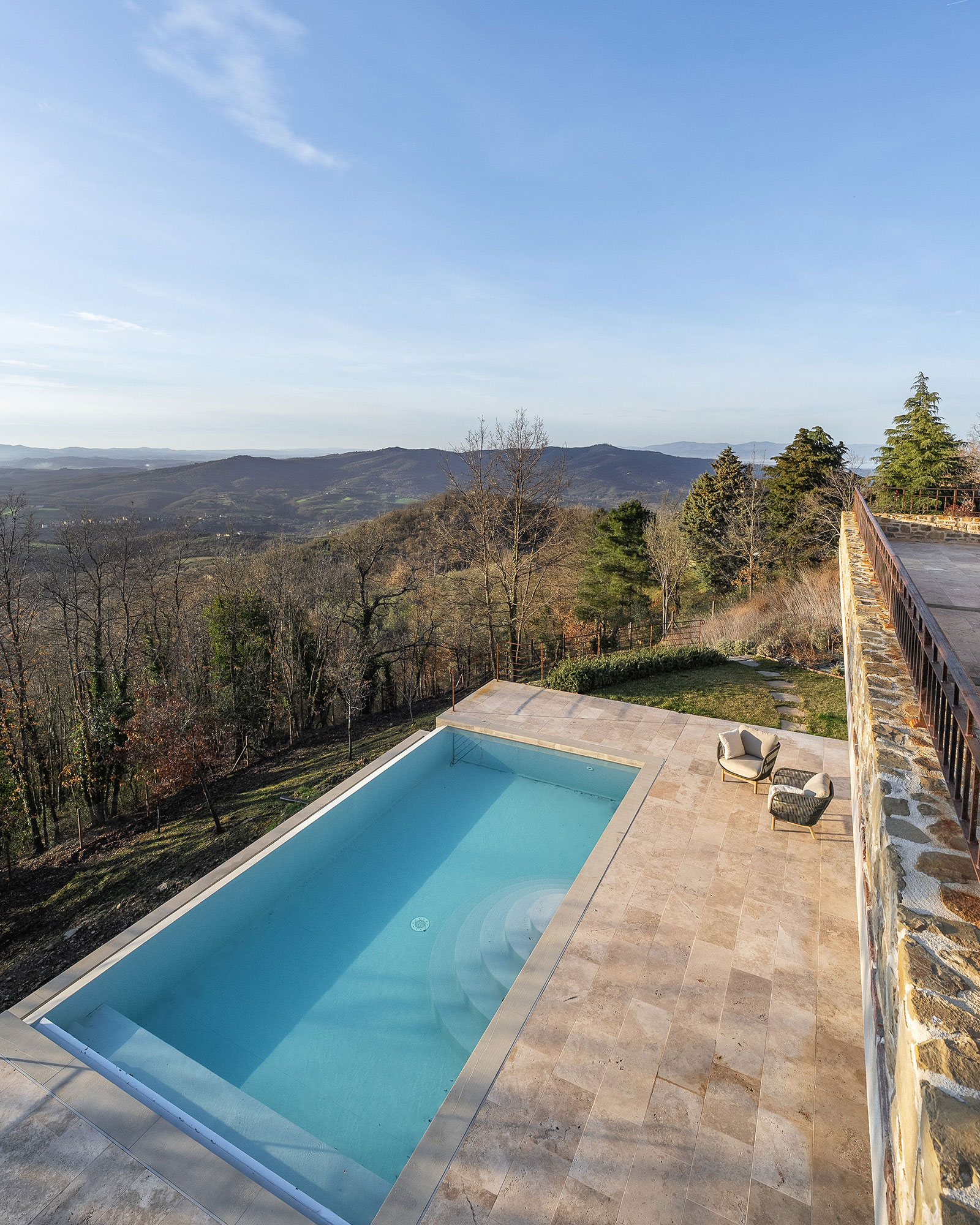 terrasse avec piscine à débordement La Torre Umbria terrasse avec piscine à débordement La Torre Umbria