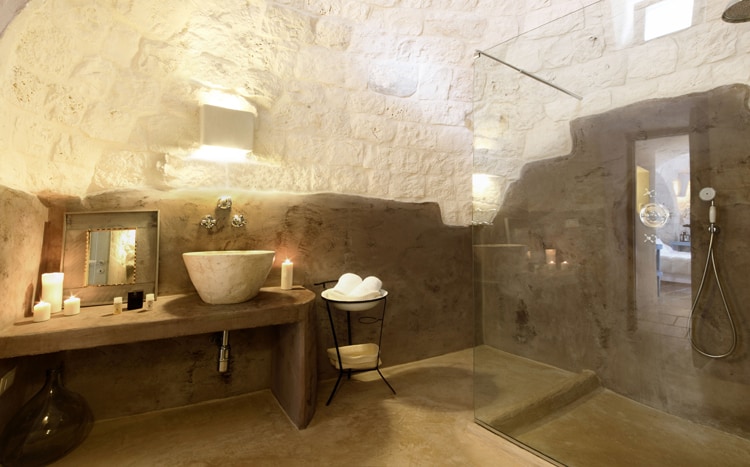 bathroom with archs and stone walls Villa Coki Italy