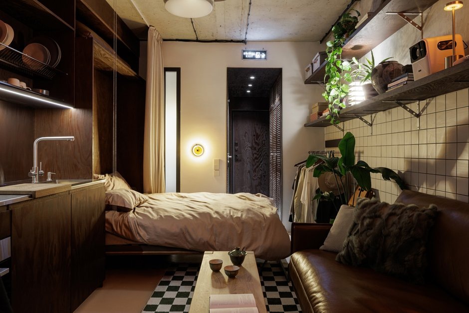 lit escamotable ouvert le soir dans salon décoration contemporaine tons neutres studio 22m2