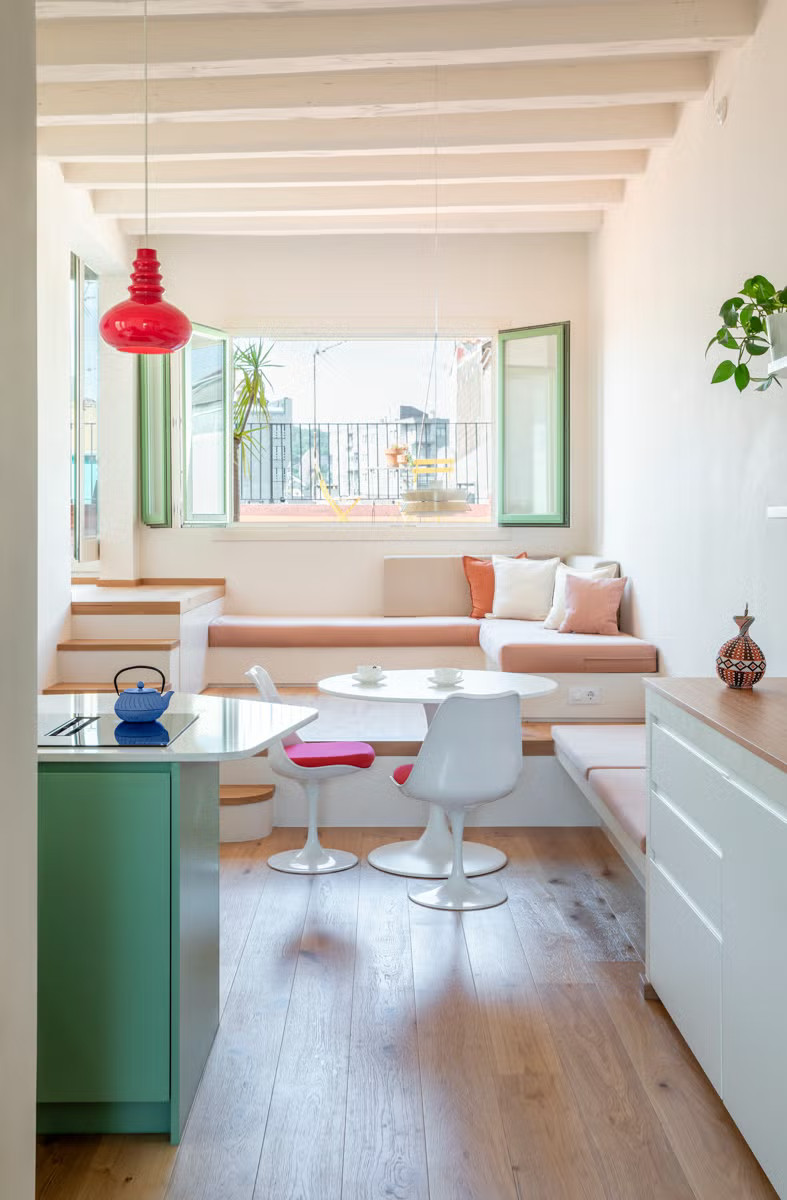 cuisine verte et salle à manger appartement décoration design 50m2 Barcelone
