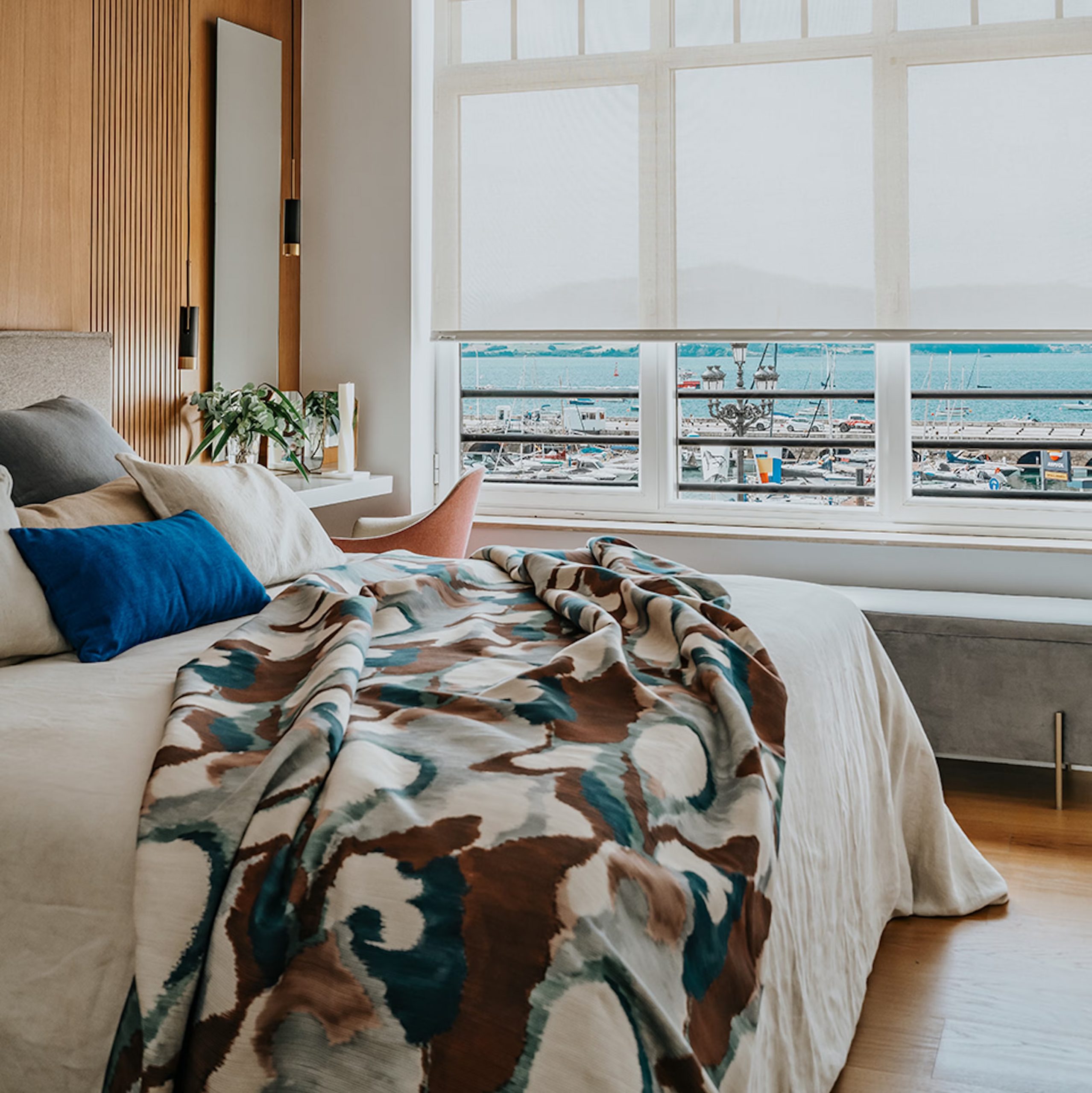 chambre moderne appartement Santander vue mer décoration contemporaine